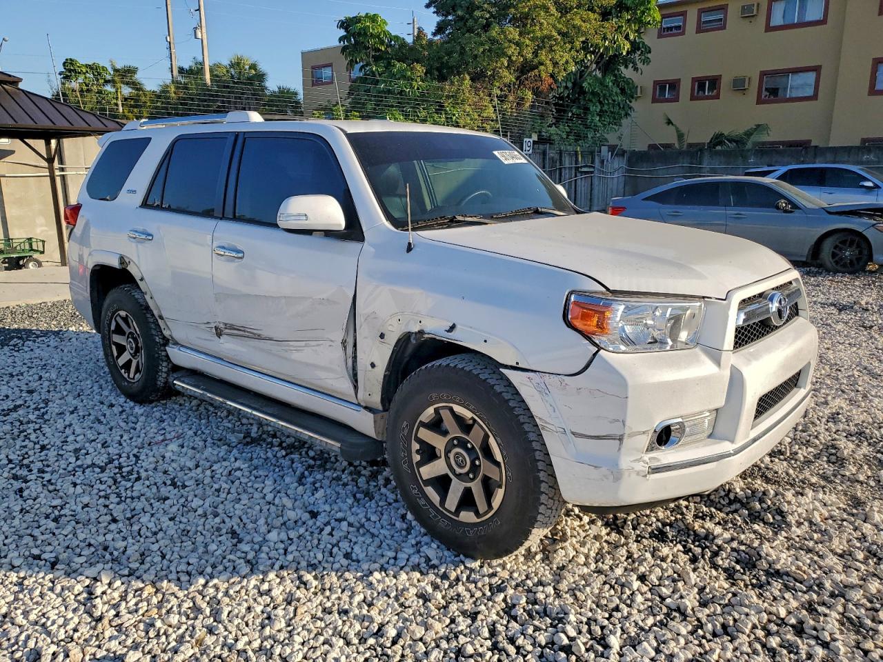 2010 Toyota 4runner Sr5 White vin: JTEZU5JR1A5002460