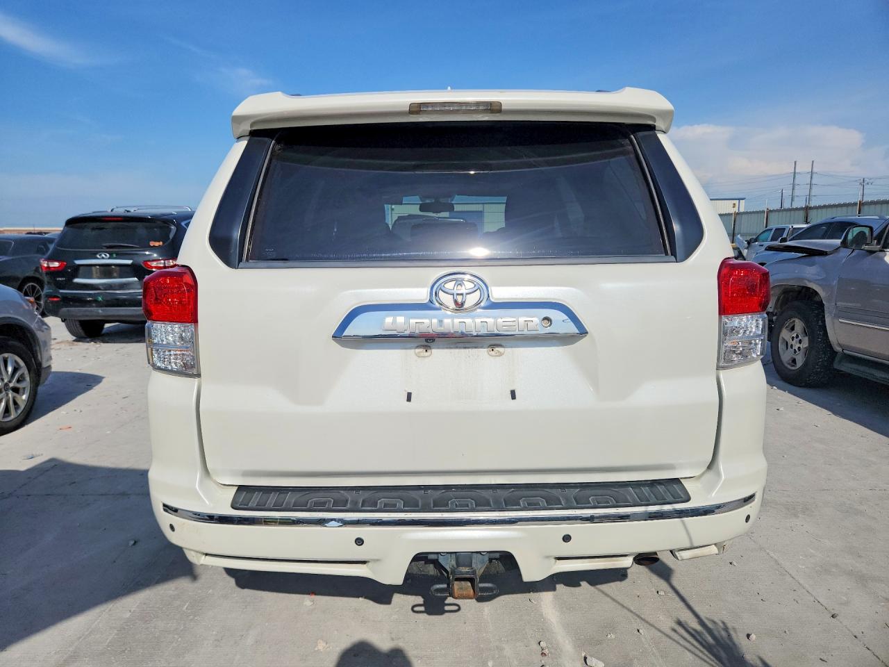 2012 Toyota 4runner Sr5 White vin: JTEZU5JR1C5034019