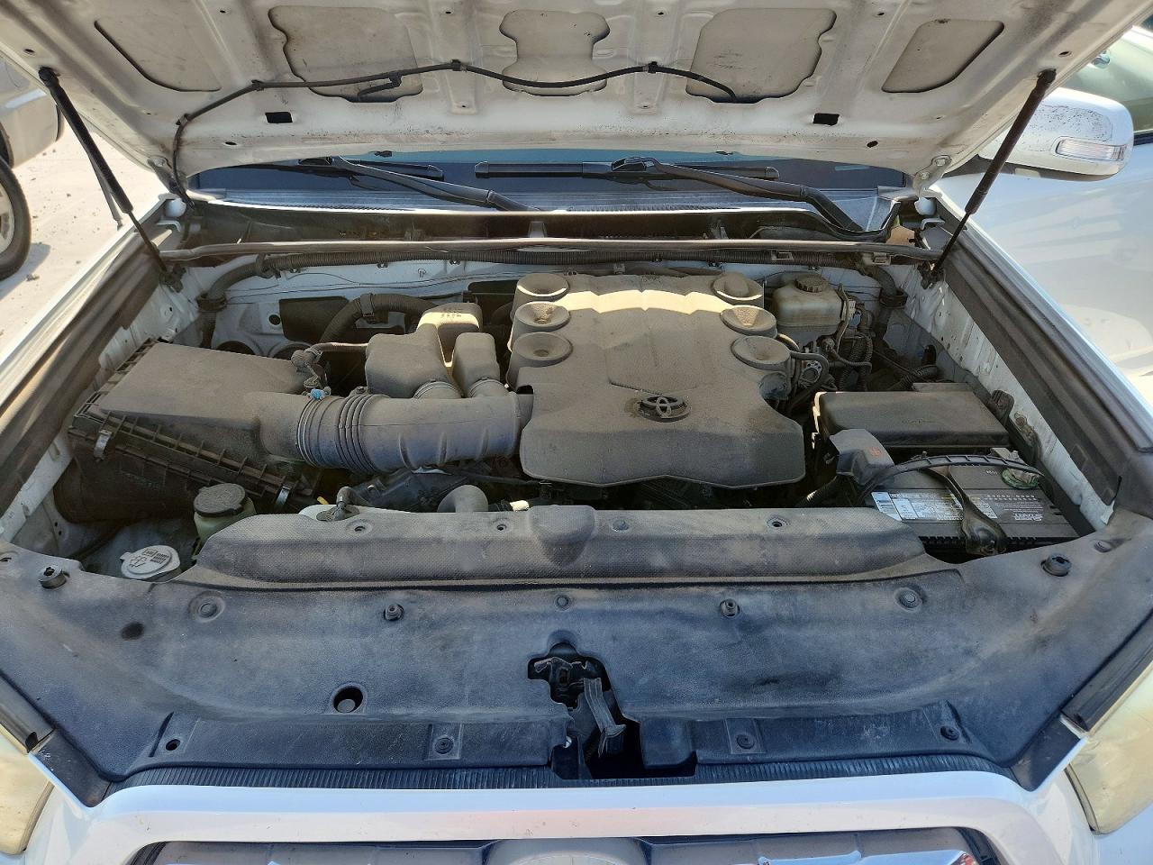 2012 Toyota 4runner Sr5 White vin: JTEZU5JR1C5034019