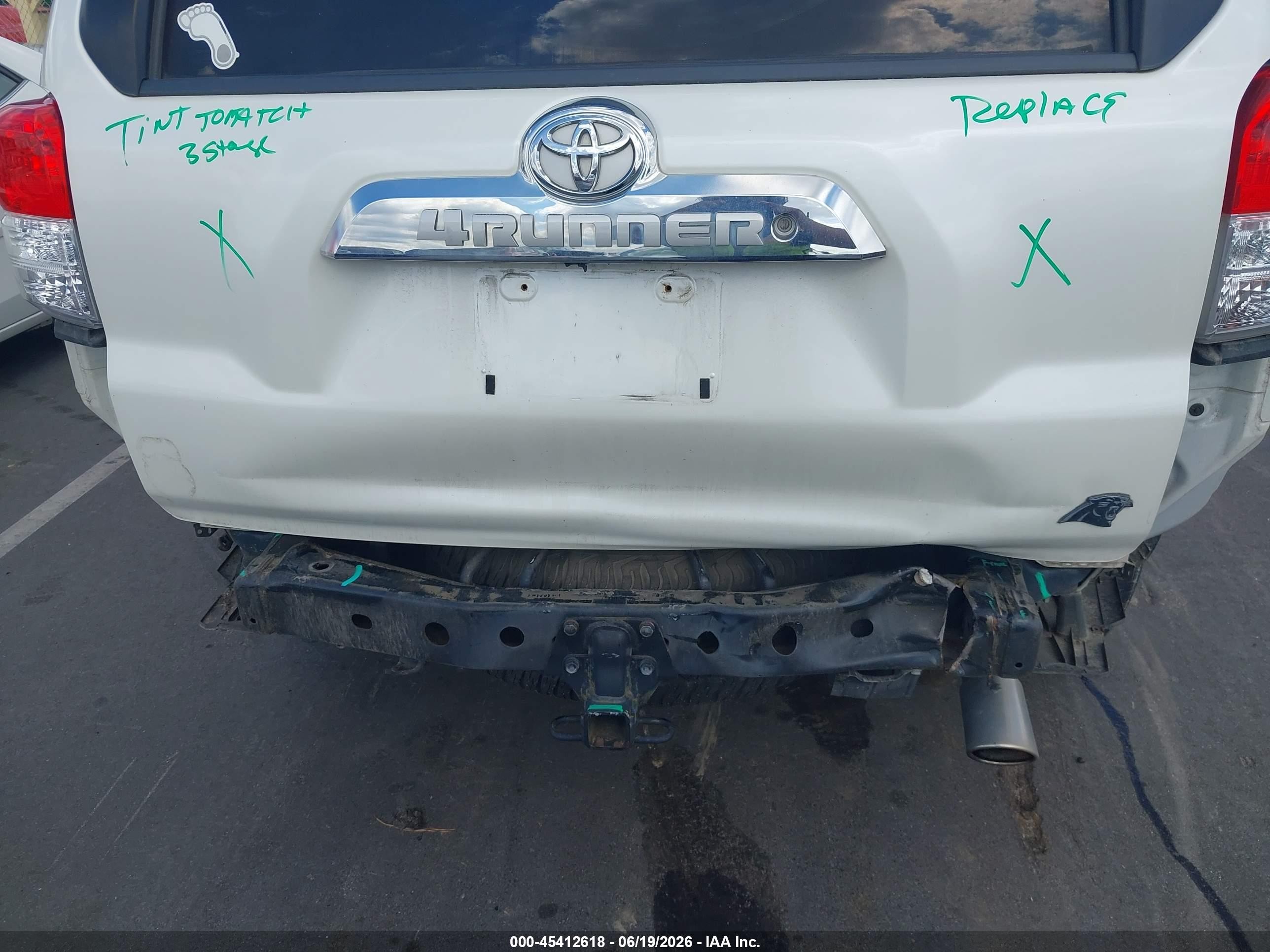 2013 Toyota 4runner Sr5 White vin: JTEZU5JR1D5057737