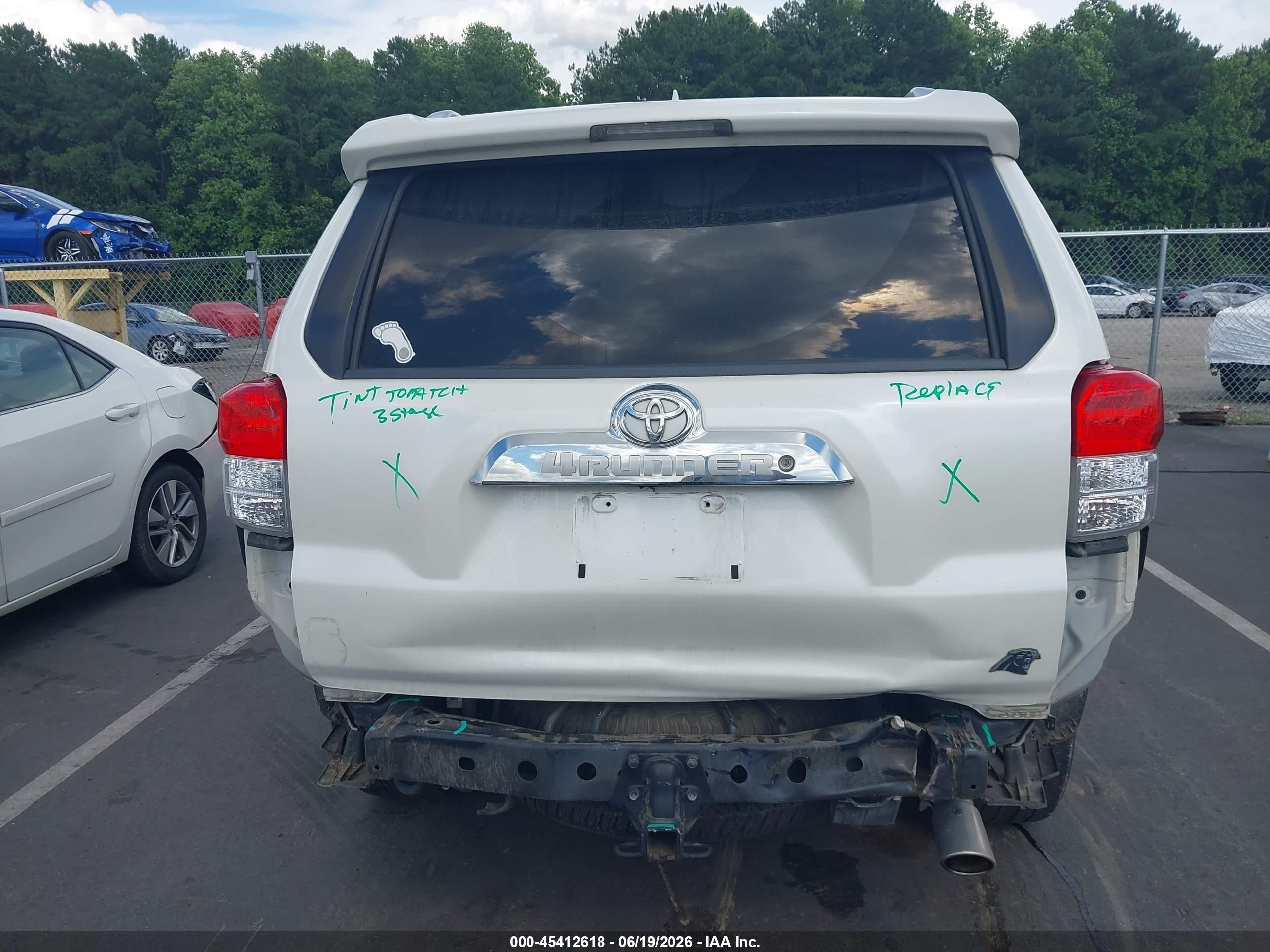 2013 Toyota 4runner Sr5 White vin: JTEZU5JR1D5057737