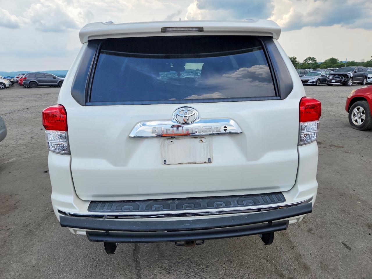 2013 Toyota 4runner Limited White vin: JTEZU5JR1D5063554