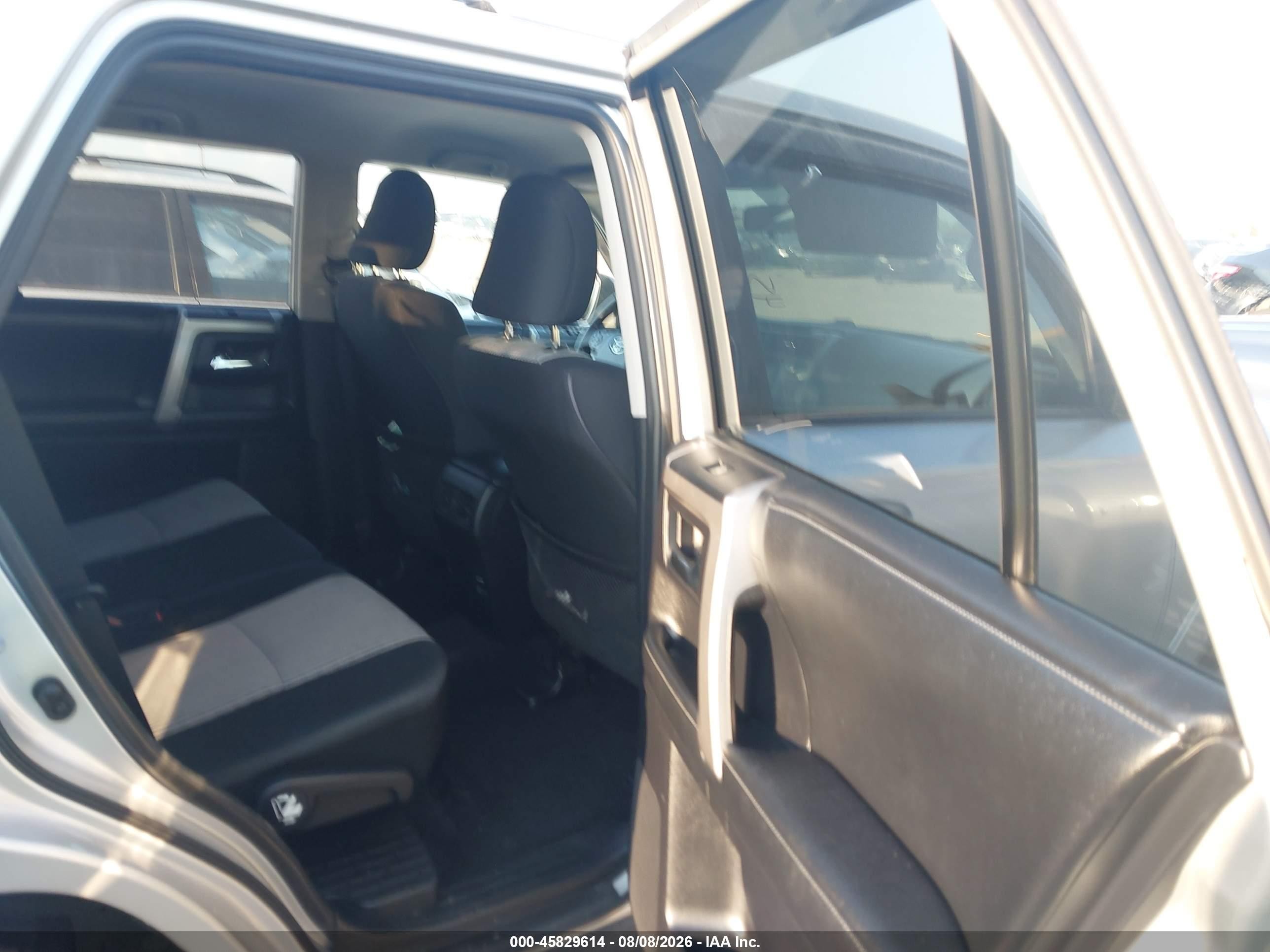 2014 Toyota 4runner Sr5 Silver vin: JTEZU5JR1E5065693
