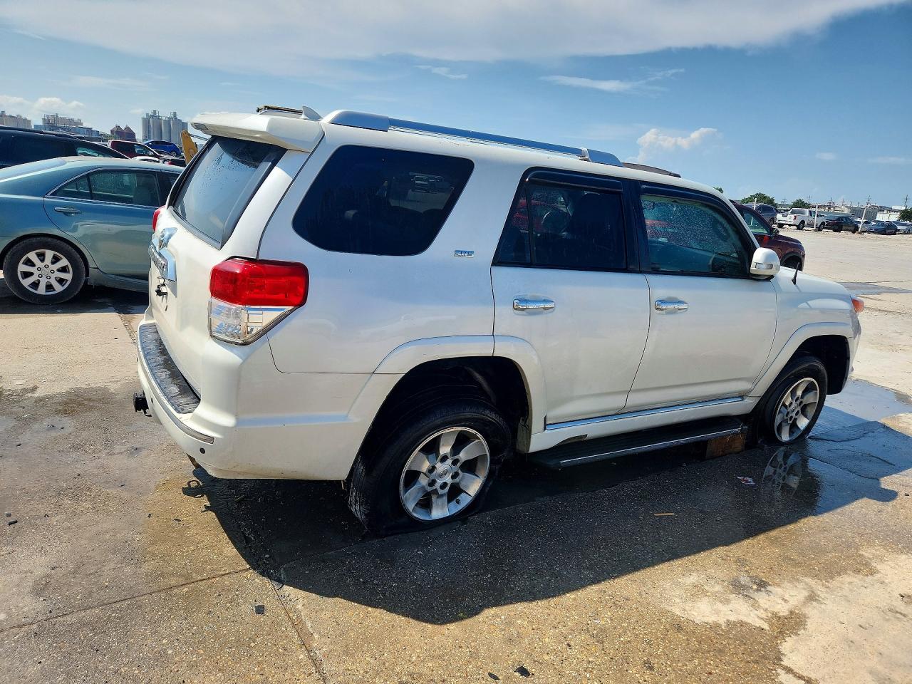 2010 Toyota 4runner Sr5 White vin: JTEZU5JR2A5012138