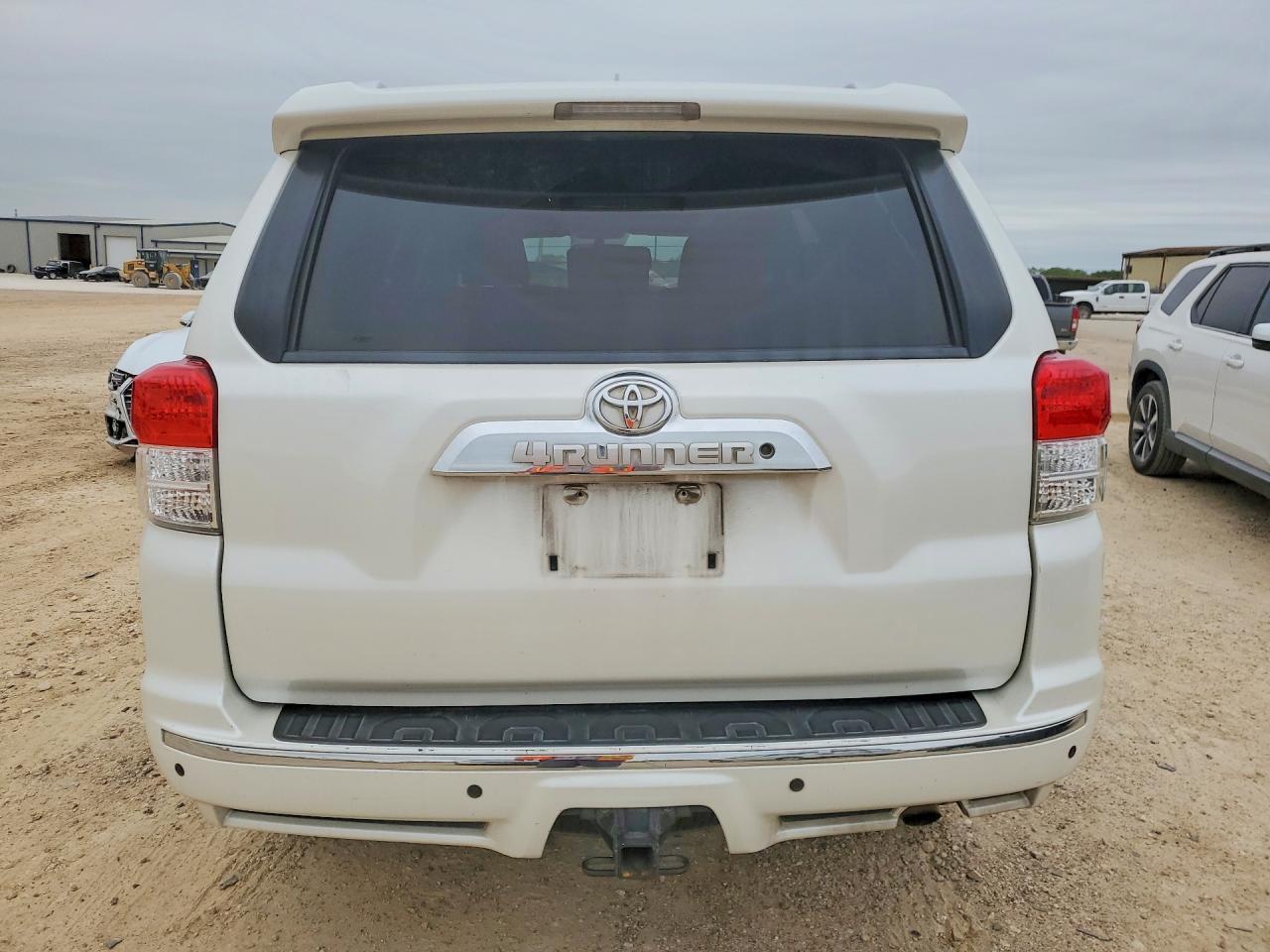 2013 Toyota 4runner Sr5 White vin: JTEZU5JR2D5060033