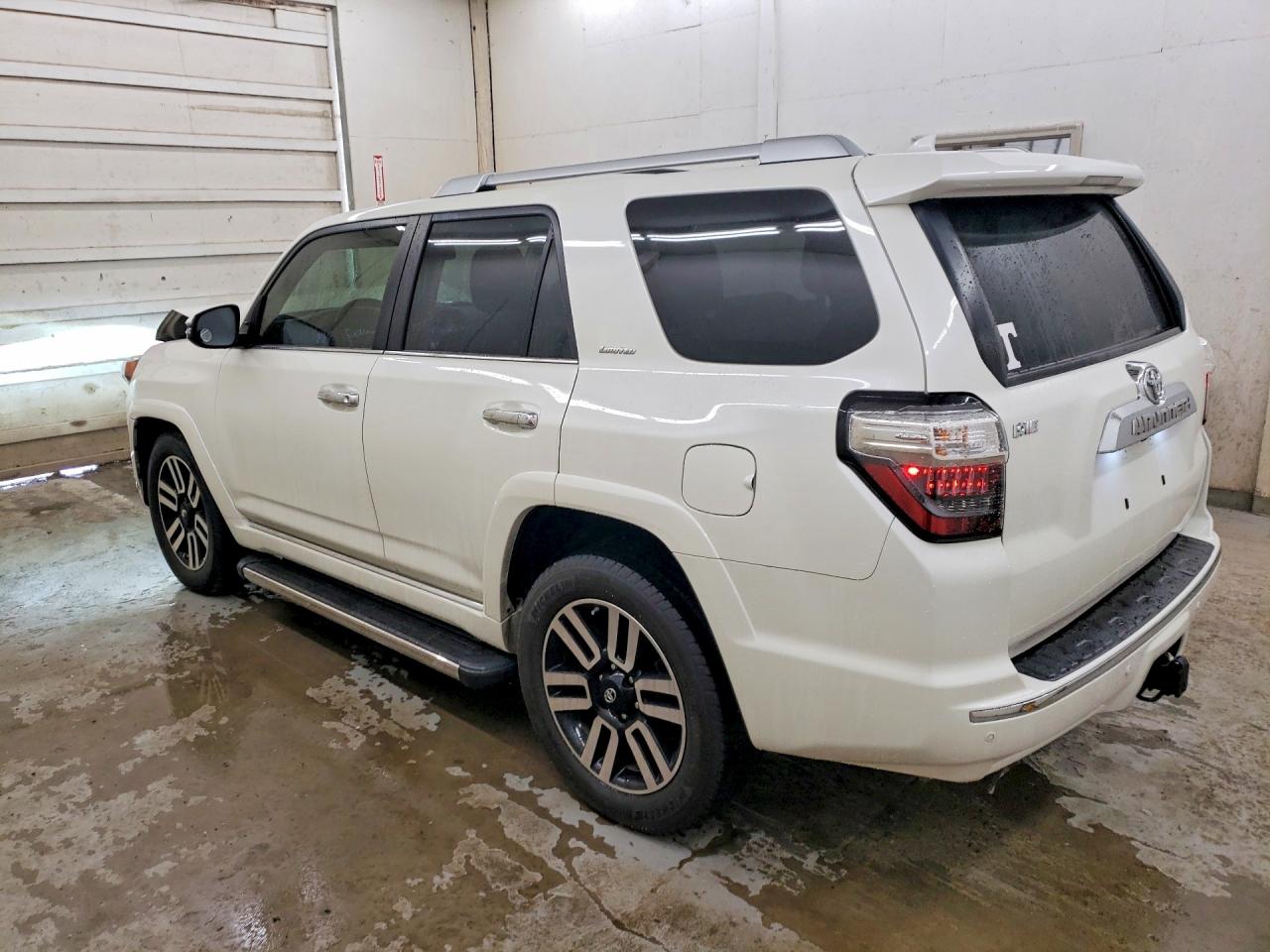 2015 Toyota 4runner Limited White vin: JTEZU5JR2F5103501