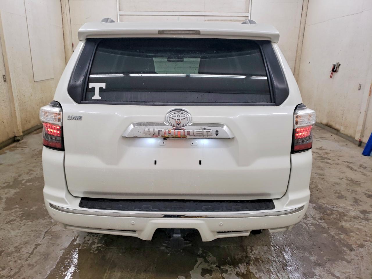 2015 Toyota 4runner Limited White vin: JTEZU5JR2F5103501