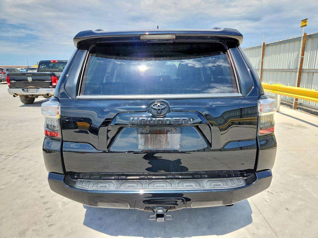 2020 Toyota 4runner Sr5 Black vin: JTEZU5JR2L5228056