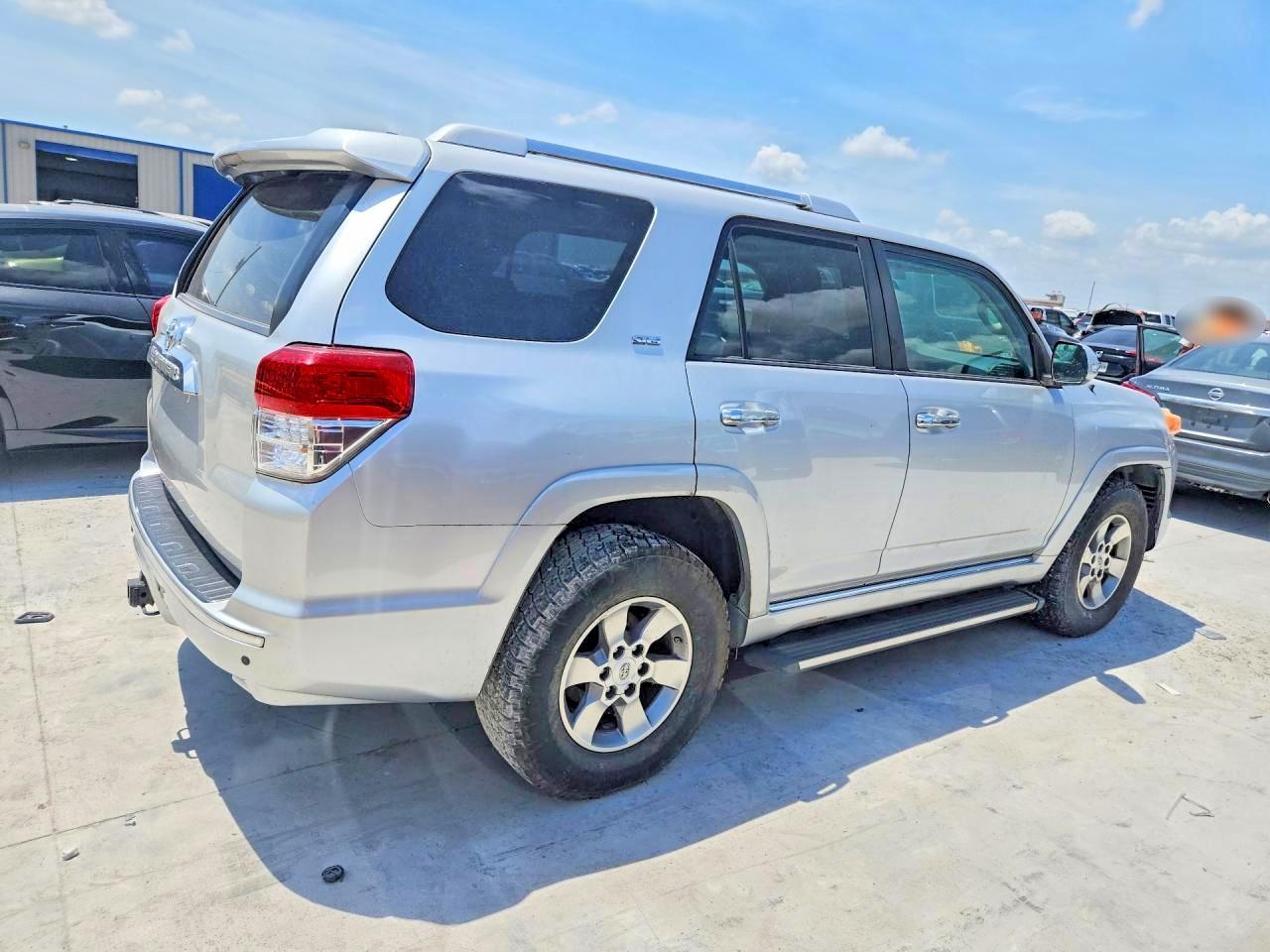 2010 Toyota 4runner Sr5 Silver vin: JTEZU5JR3A5000807