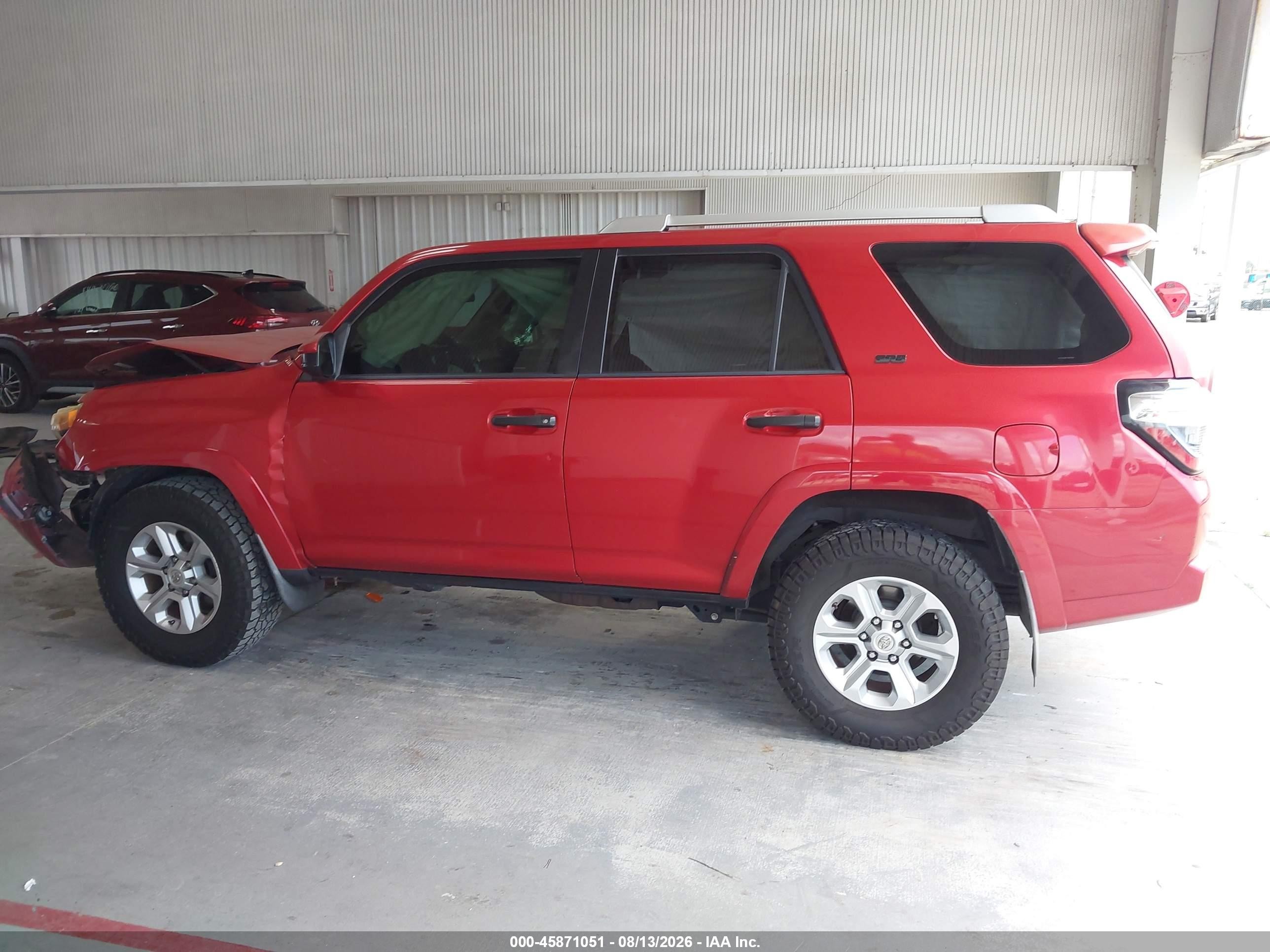 2015 Toyota 4runner Sr5 Red vin: JTEZU5JR3F5097580