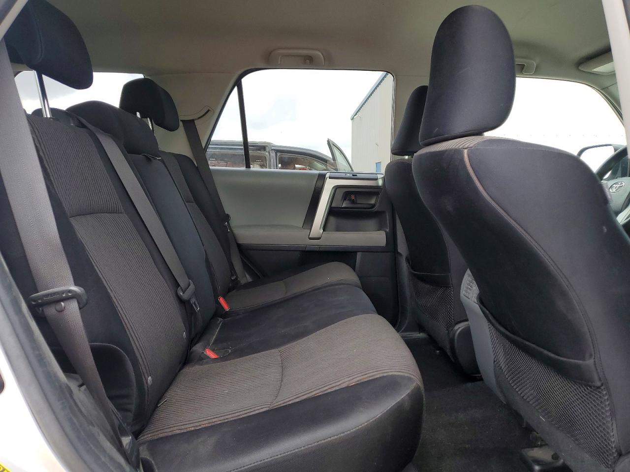 2010 Toyota 4runner Sr5 Silver vin: JTEZU5JR5A5000341