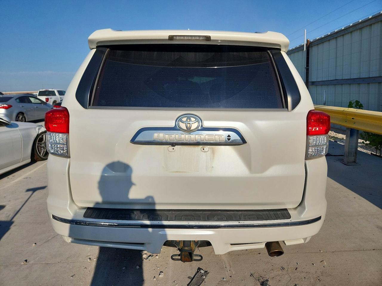 2010 Toyota 4runner Limited White vin: JTEZU5JR5A5002025