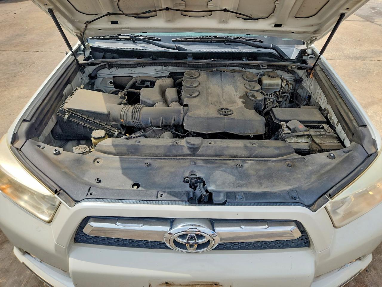 2012 Toyota 4runner Sr5 Белый vin: JTEZU5JR5C5035870