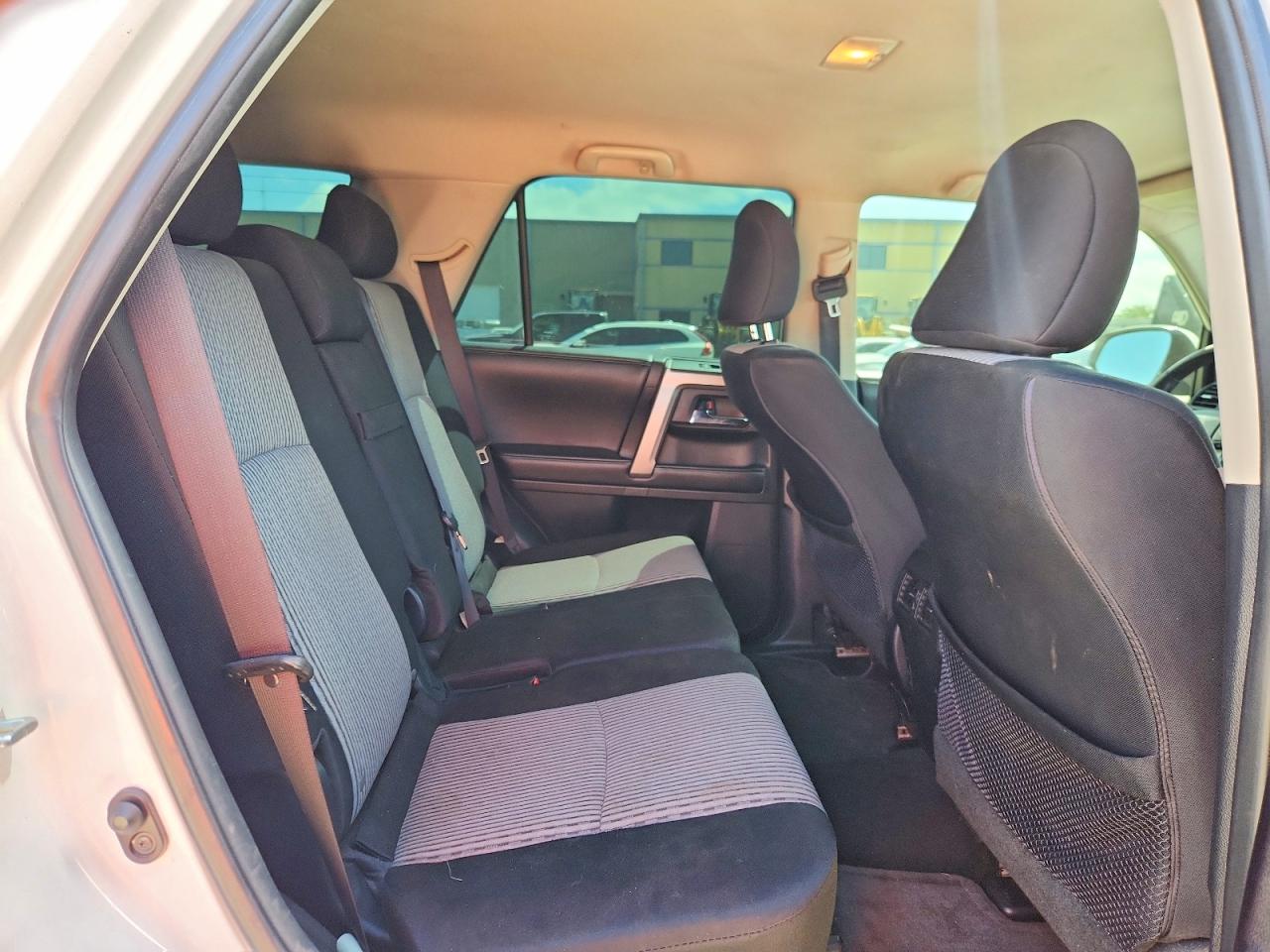 2014 Toyota 4runner Sr5 White vin: JTEZU5JR5E5079774