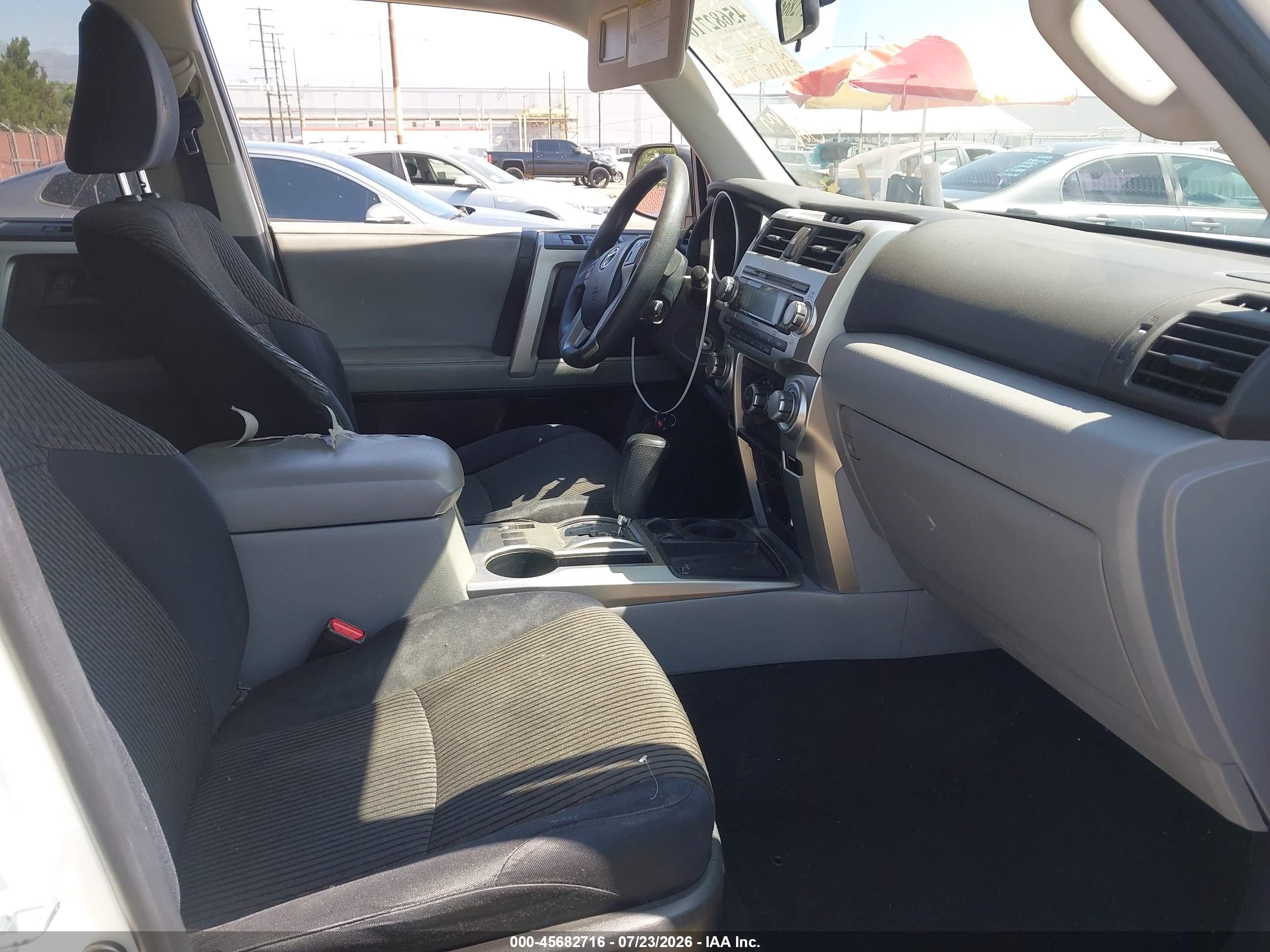 2011 Toyota 4runner Sr5 V6 Белый vin: JTEZU5JR6B5021149