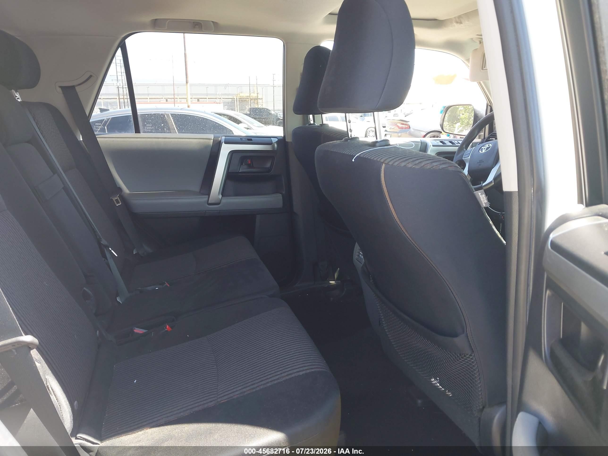 2011 Toyota 4runner Sr5 V6 Белый vin: JTEZU5JR6B5021149
