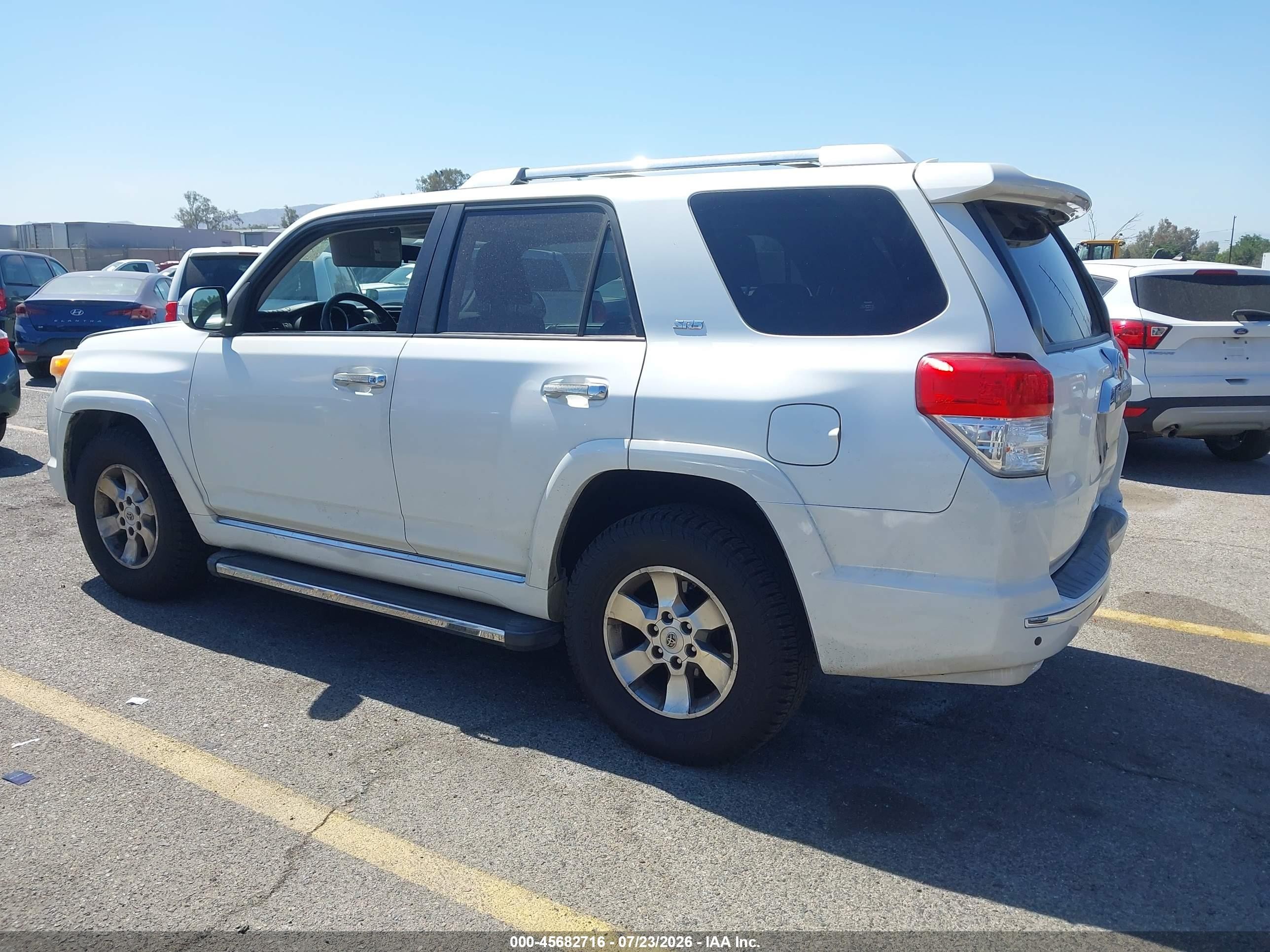 2011 Toyota 4runner Sr5 V6 Белый vin: JTEZU5JR6B5021149