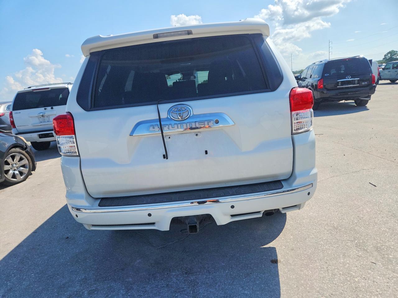 2012 Toyota 4runner Sr5 Белый vin: JTEZU5JR6C5036686