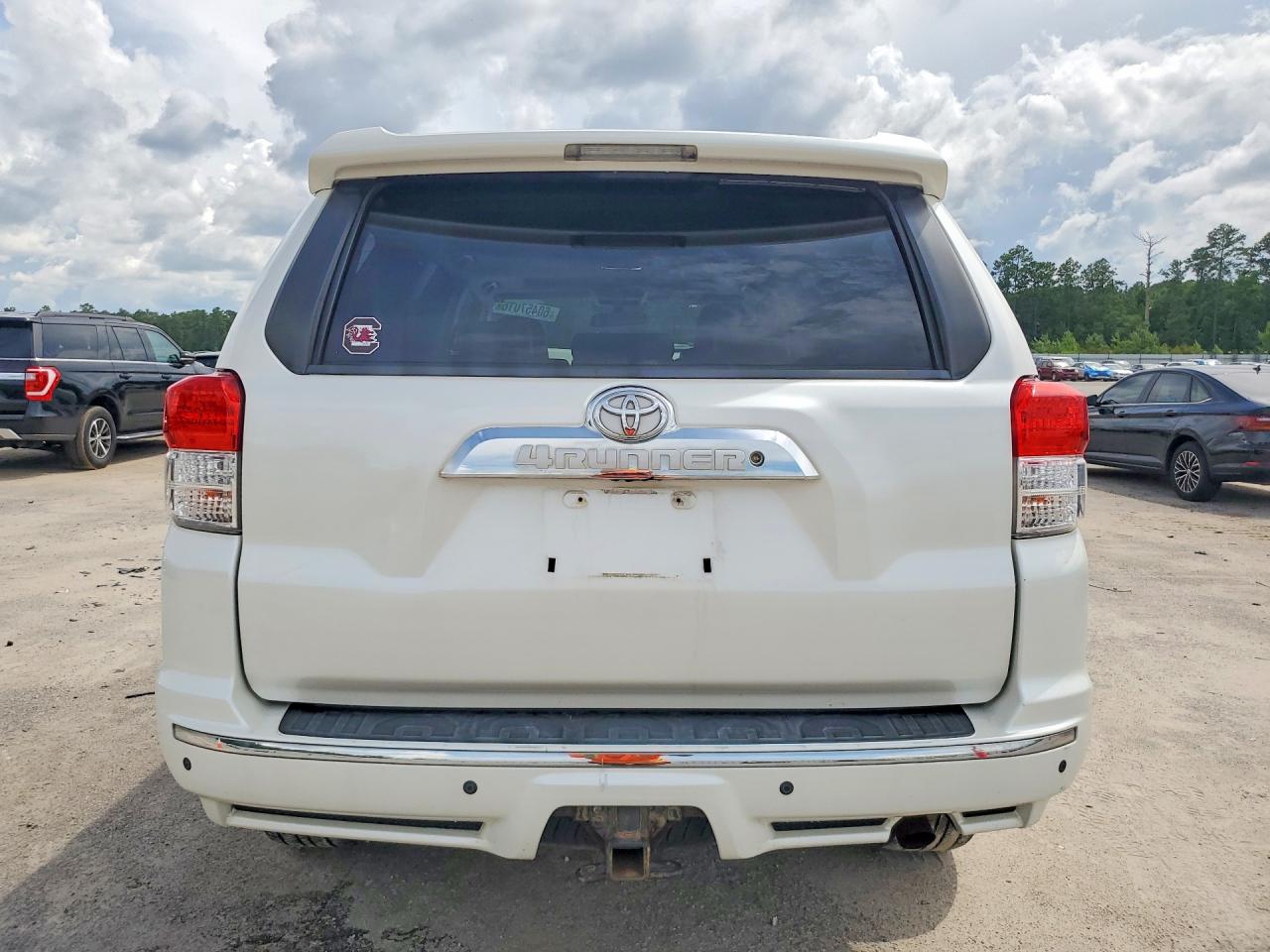 2010 Toyota 4runner Sr5 Белый vin: JTEZU5JR7A5002009