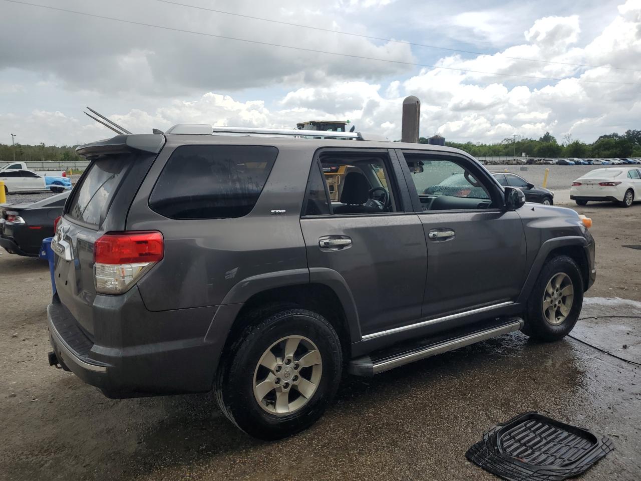 2010 Toyota 4runner Sr5 Gray vin: JTEZU5JR7A5011924 Damage: Right Qtr Panel, Heavy Scratch, 2 To 3 Inches