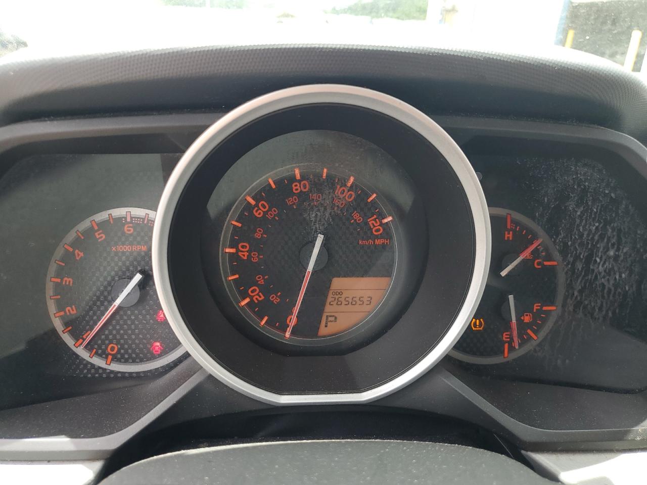 2010 Toyota 4runner Sr5 Gray vin: JTEZU5JR7A5011924 Damage: Warning - Tire Pressure, On, Unacceptable