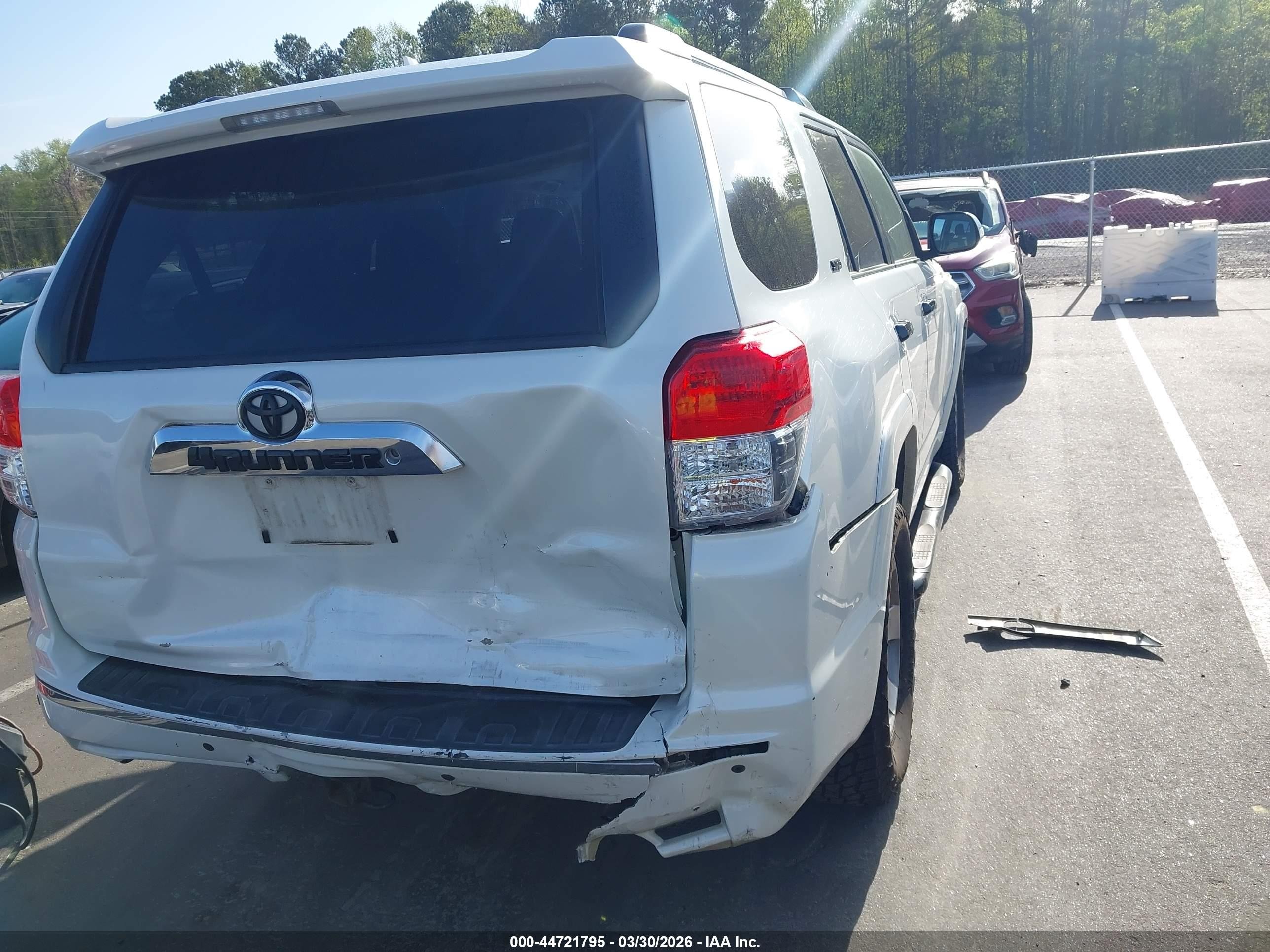2011 Toyota 4runner Sr5 V6 White vin: JTEZU5JR7B5026909