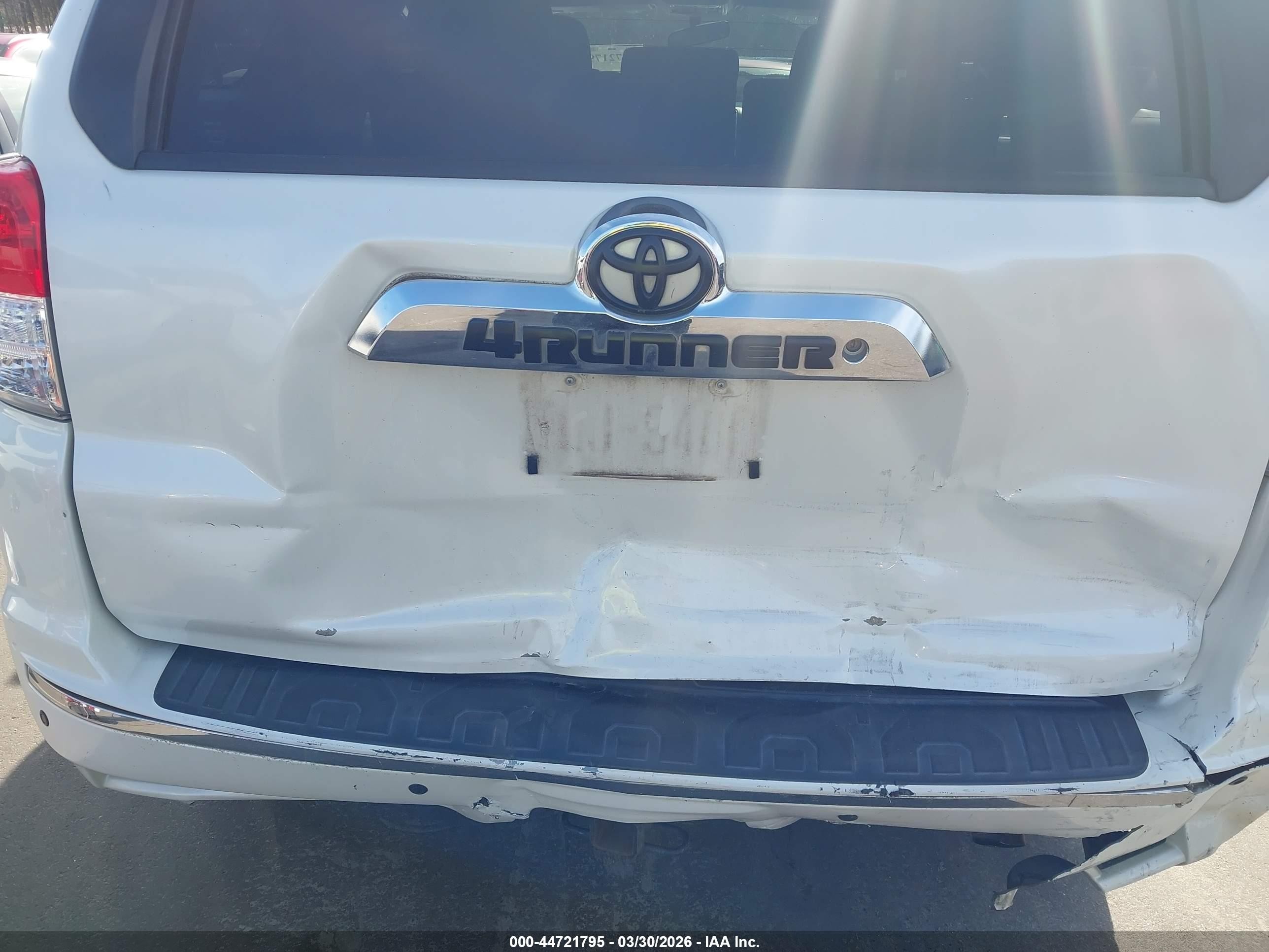 2011 Toyota 4runner Sr5 V6 White vin: JTEZU5JR7B5026909