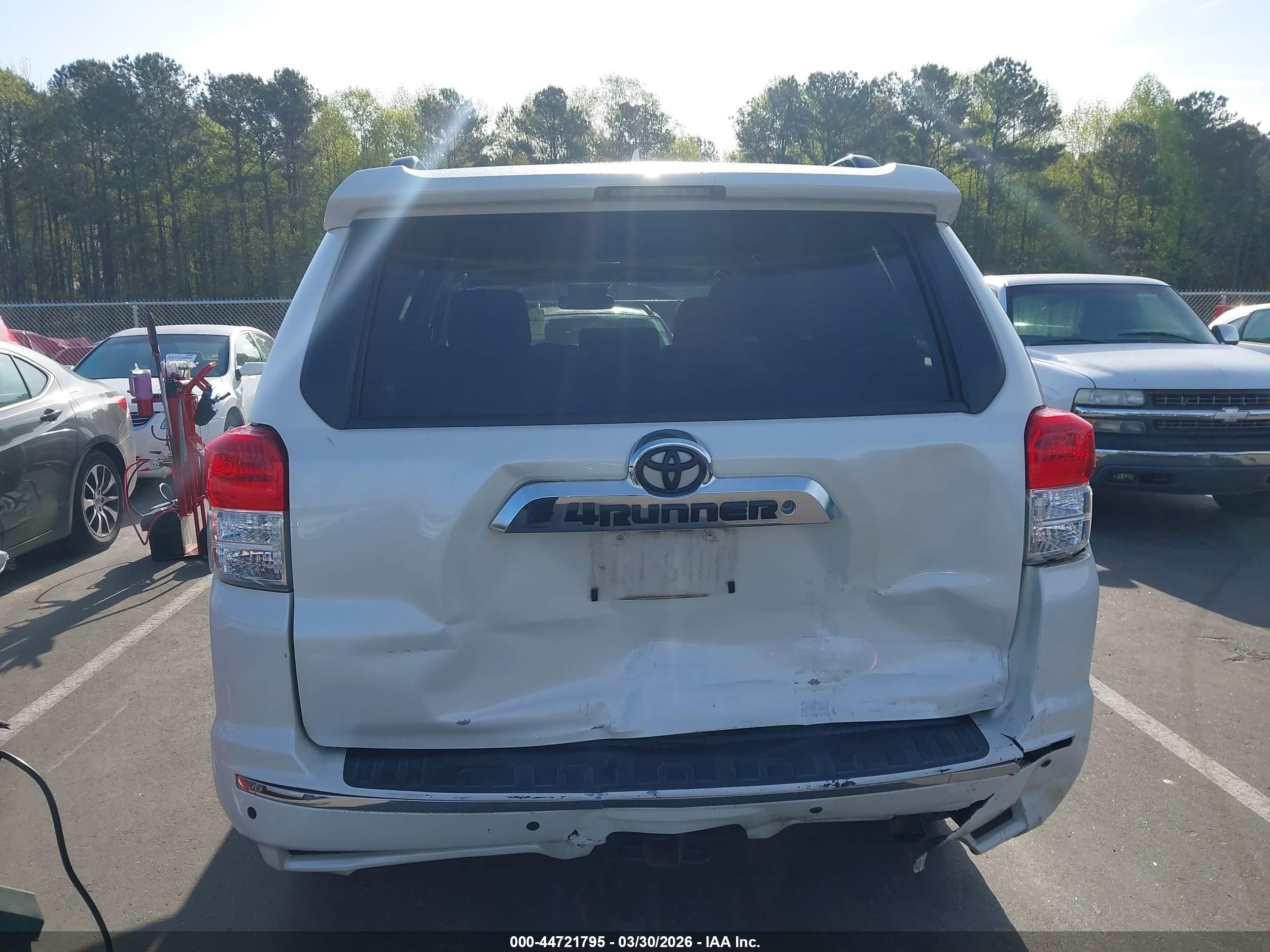 2011 Toyota 4runner Sr5 V6 White vin: JTEZU5JR7B5026909