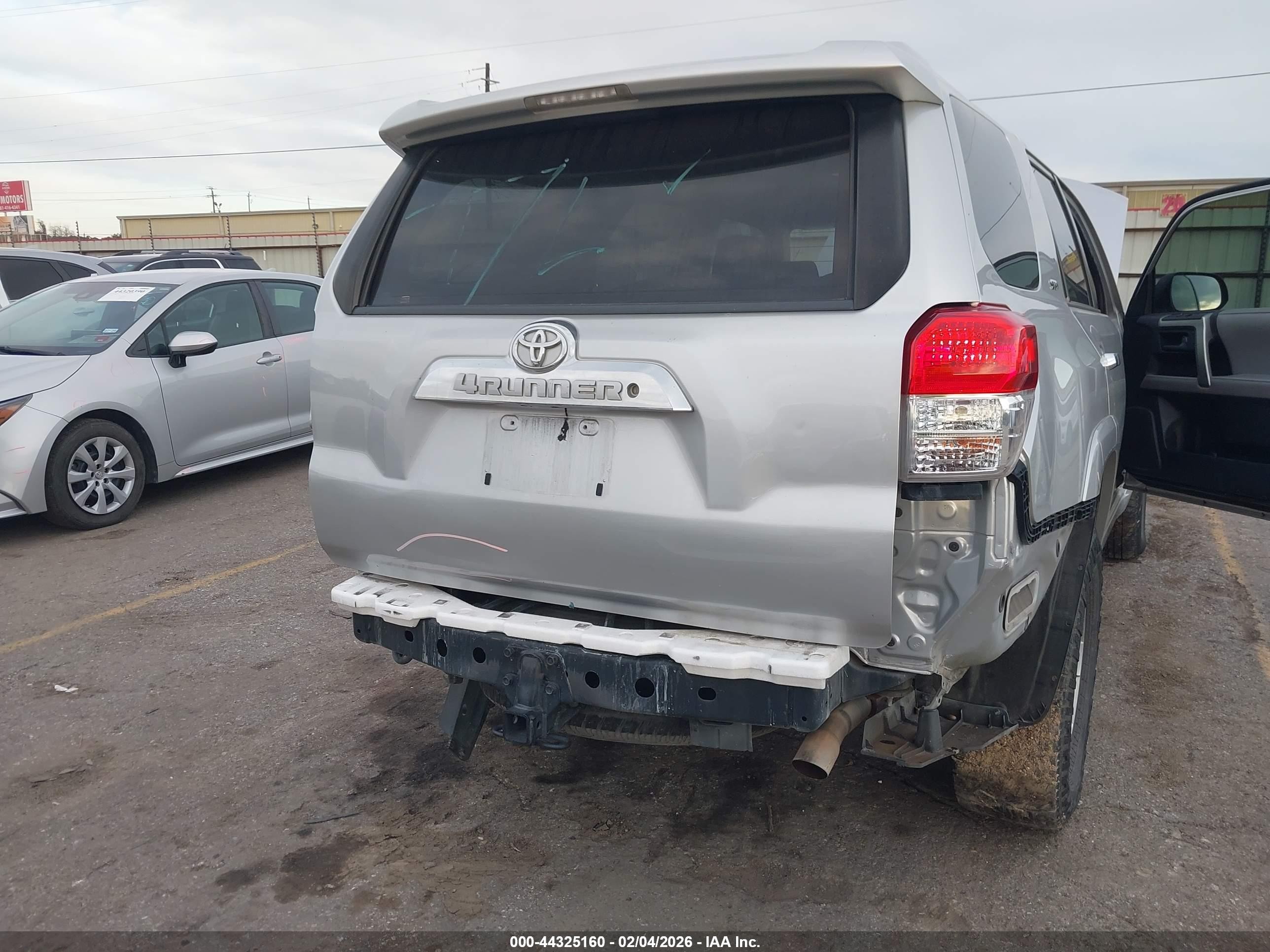 2013 Toyota 4runner Sr5 Серебряный vin: JTEZU5JR7D5057998