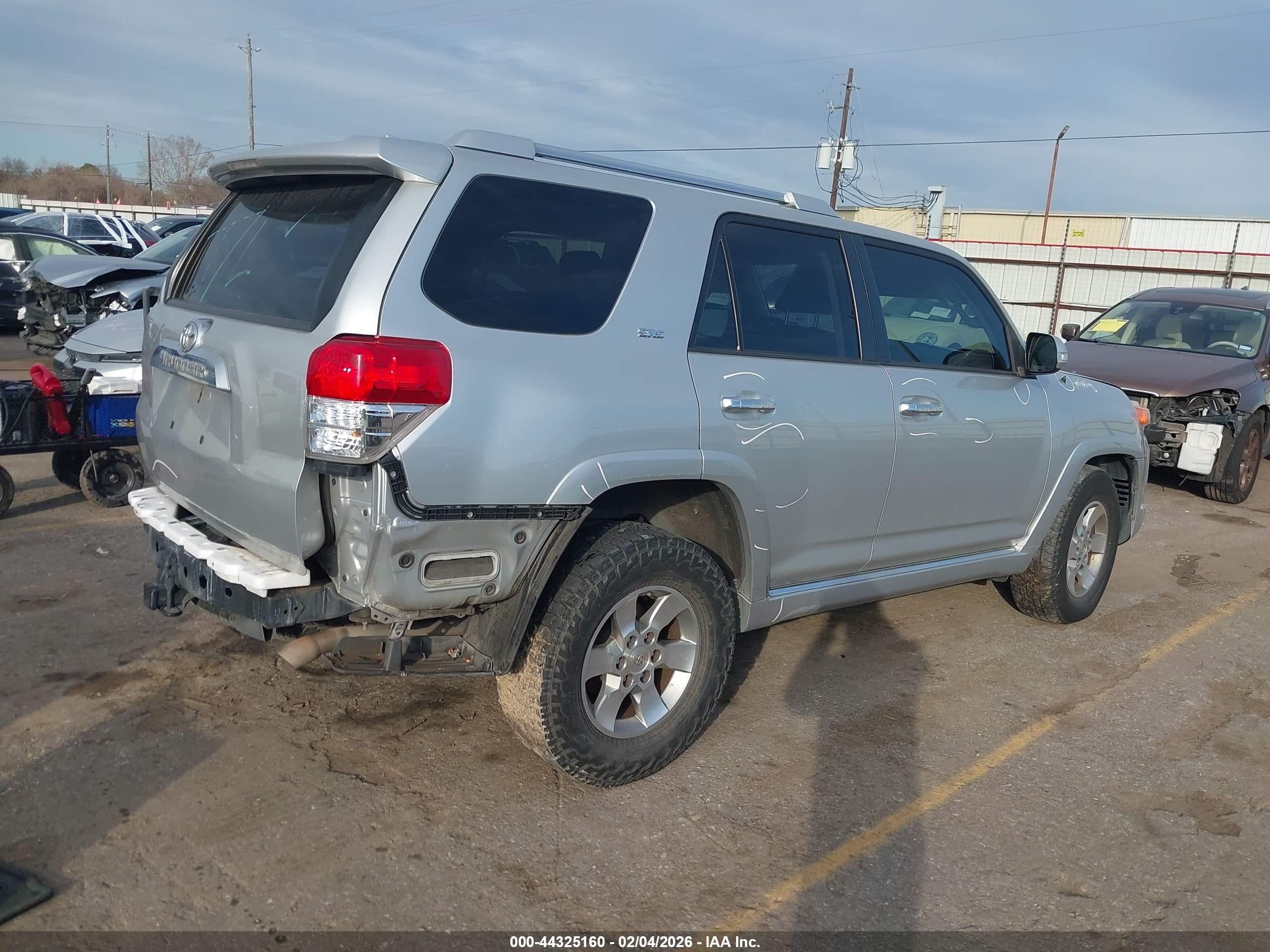 2013 Toyota 4runner Sr5 Серебряный vin: JTEZU5JR7D5057998