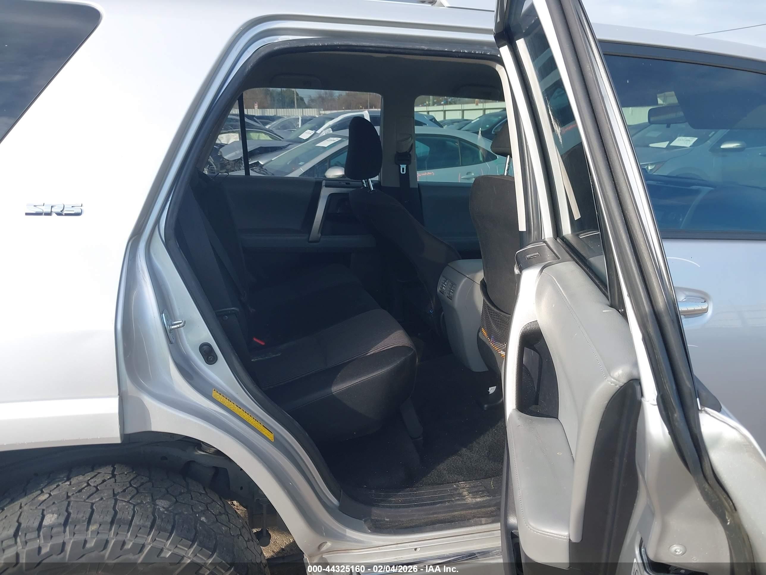 2013 Toyota 4runner Sr5 Серебряный vin: JTEZU5JR7D5057998