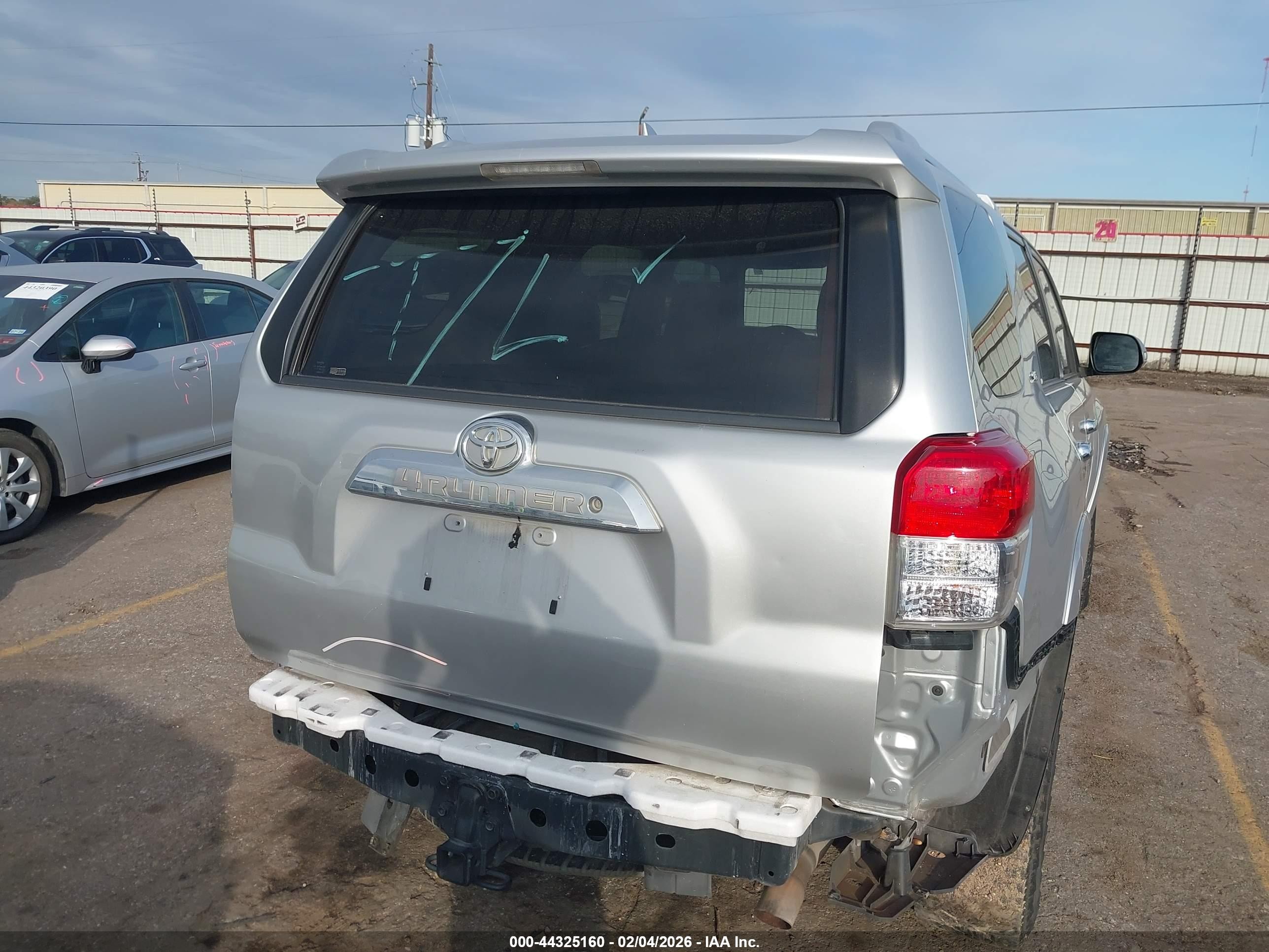 2013 Toyota 4runner Sr5 Серебряный vin: JTEZU5JR7D5057998
