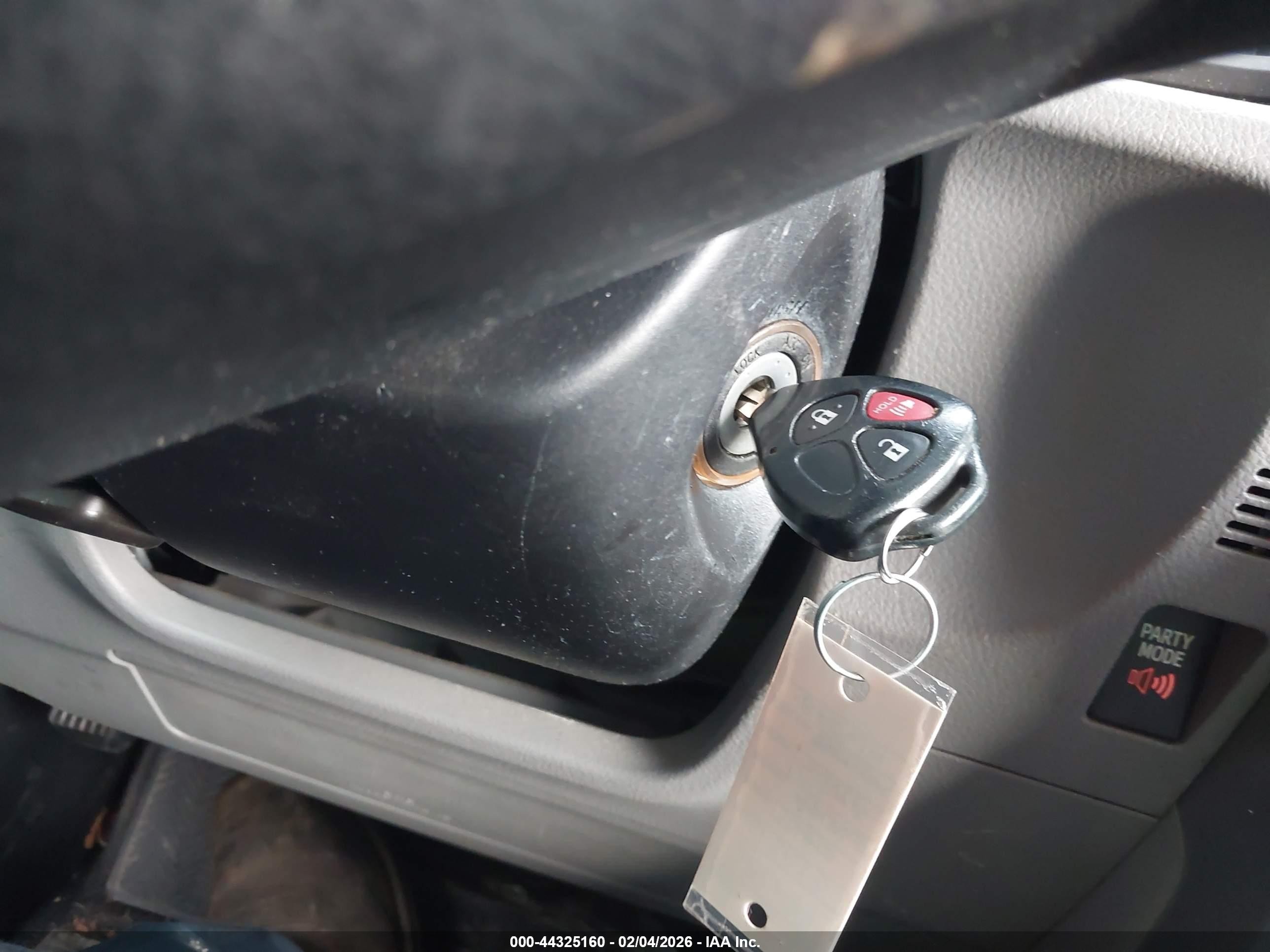 2013 Toyota 4runner Sr5 Серебряный vin: JTEZU5JR7D5057998