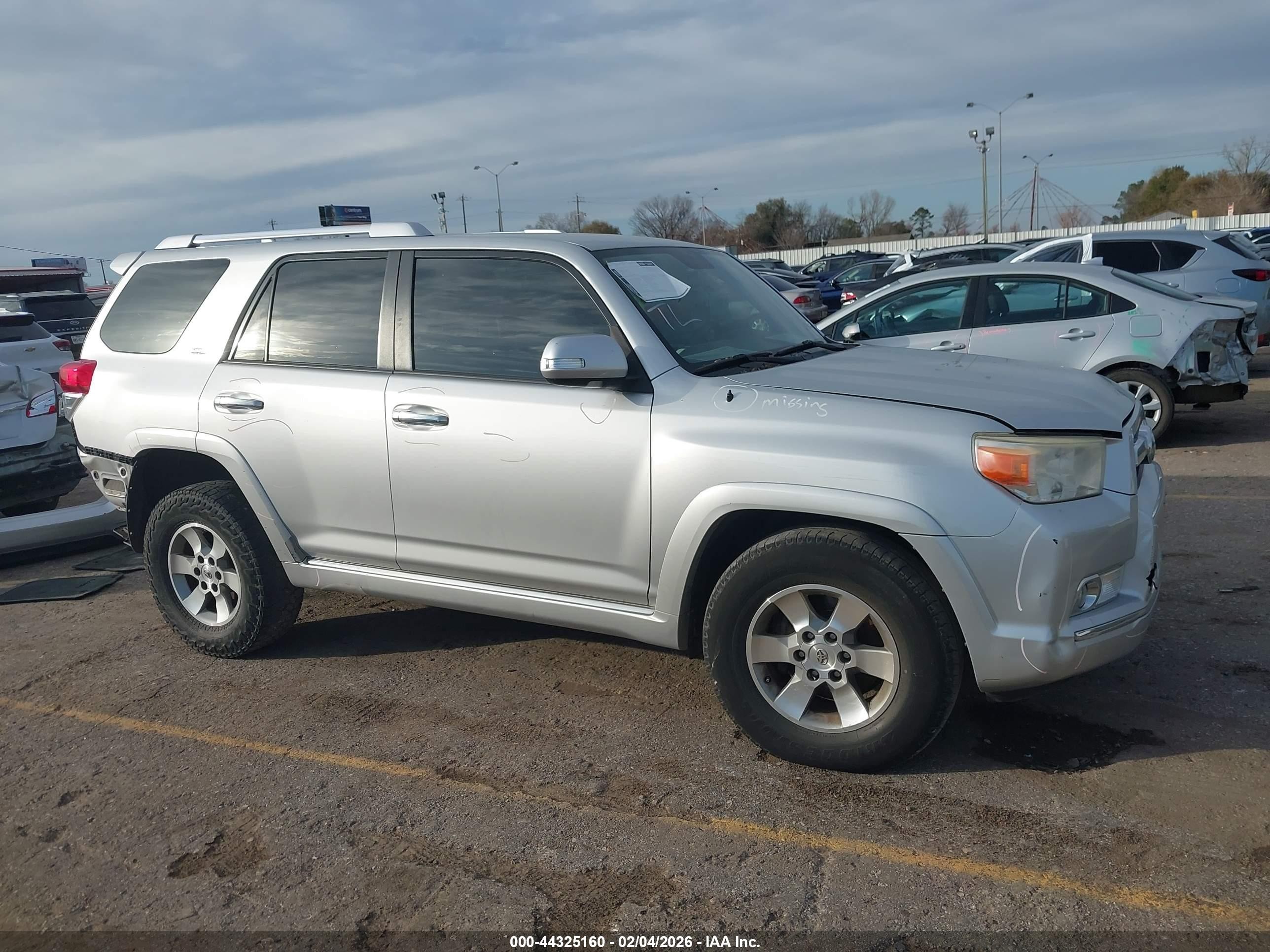 2013 Toyota 4runner Sr5 Серебряный vin: JTEZU5JR7D5057998