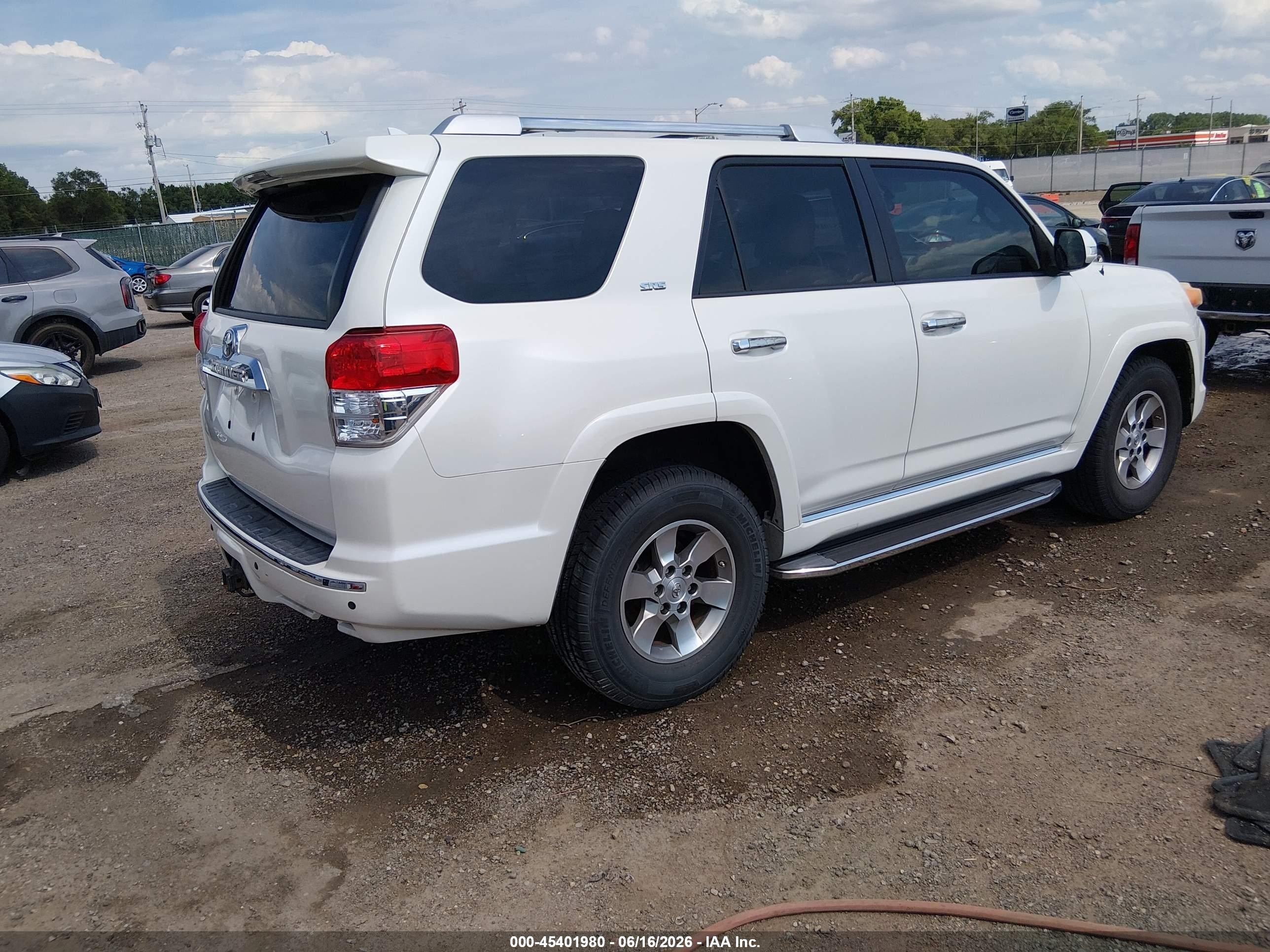 2013 Toyota 4runner Sr5 White vin: JTEZU5JR7D5063672
