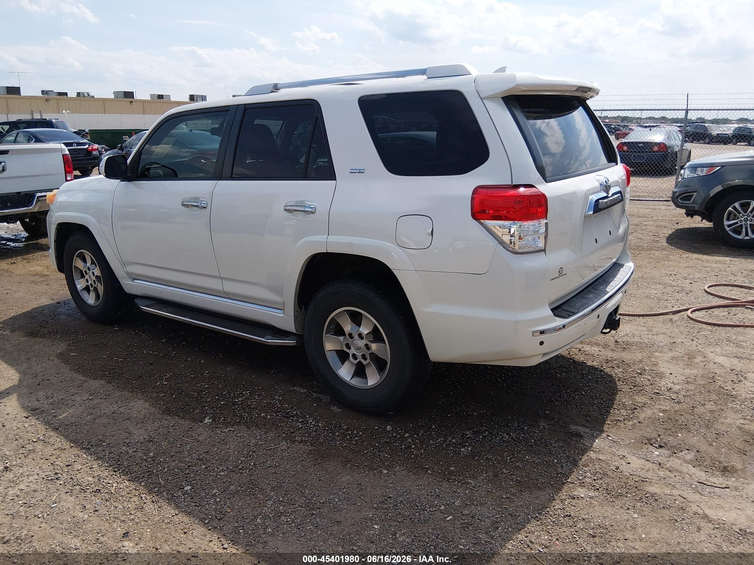 2013 Toyota 4runner Sr5 White vin: JTEZU5JR7D5063672