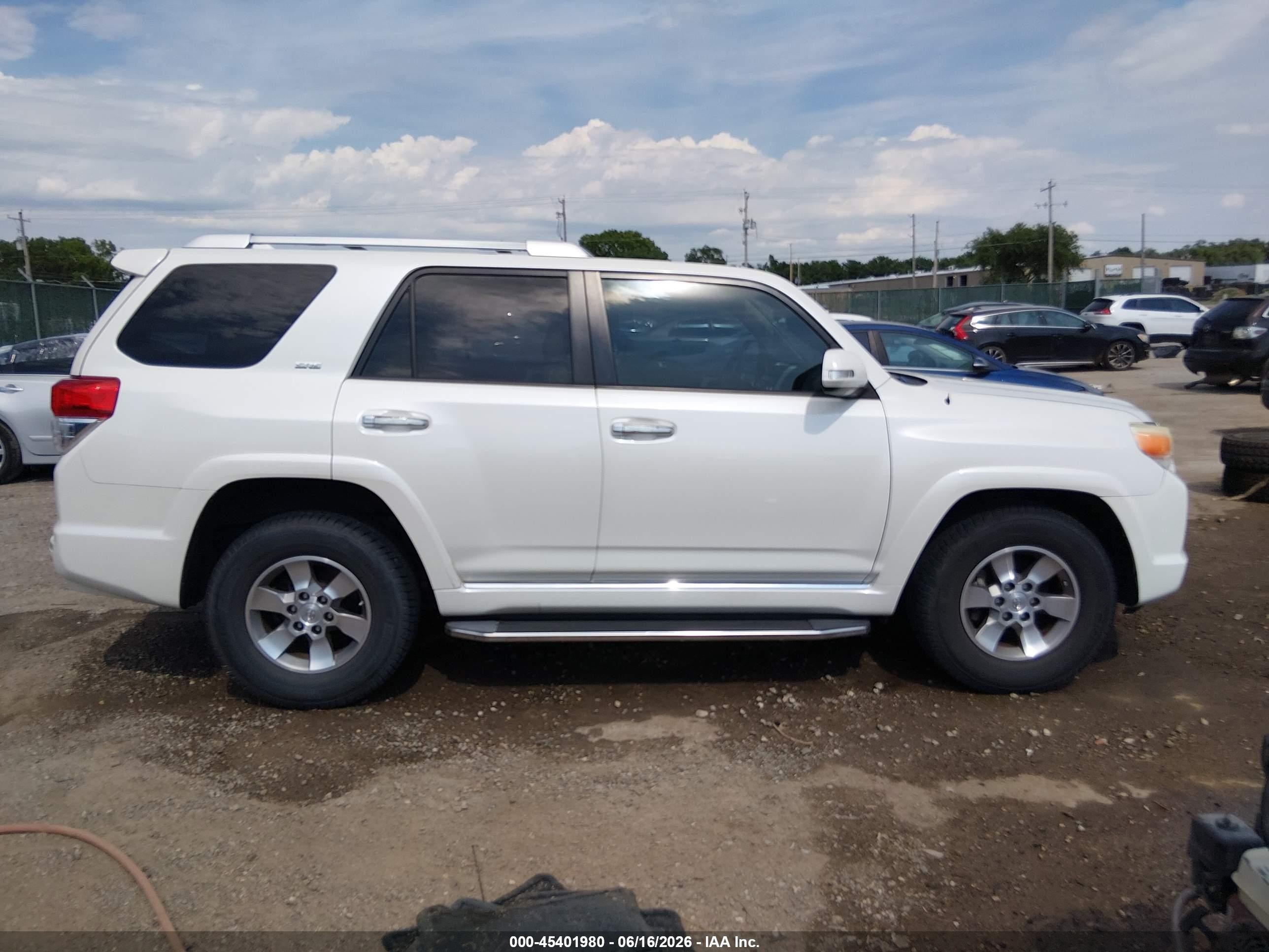 2013 Toyota 4runner Sr5 White vin: JTEZU5JR7D5063672