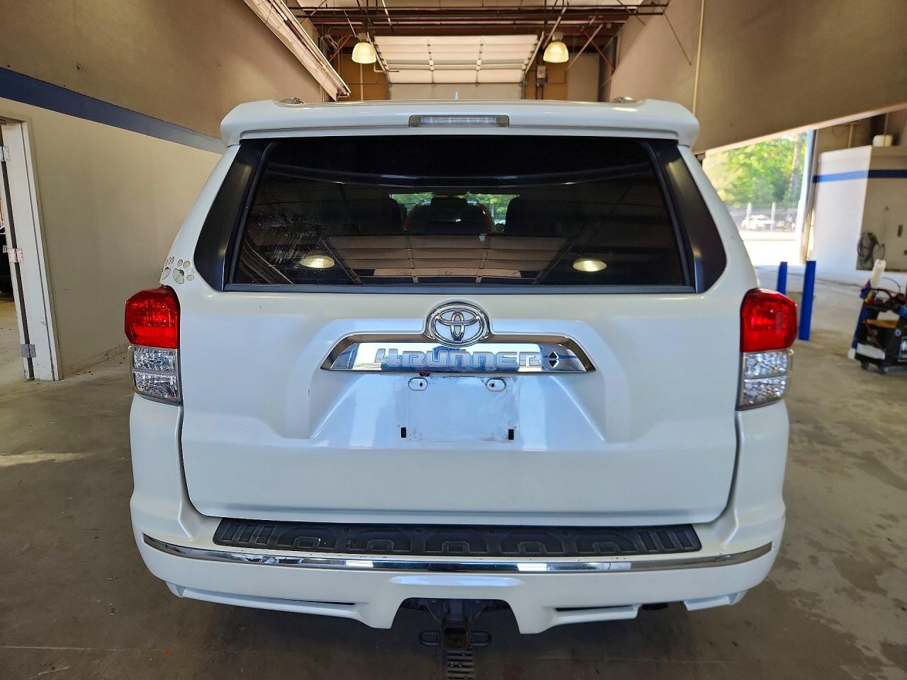 2013 Toyota 4runner Limited White vin: JTEZU5JR7D5064403