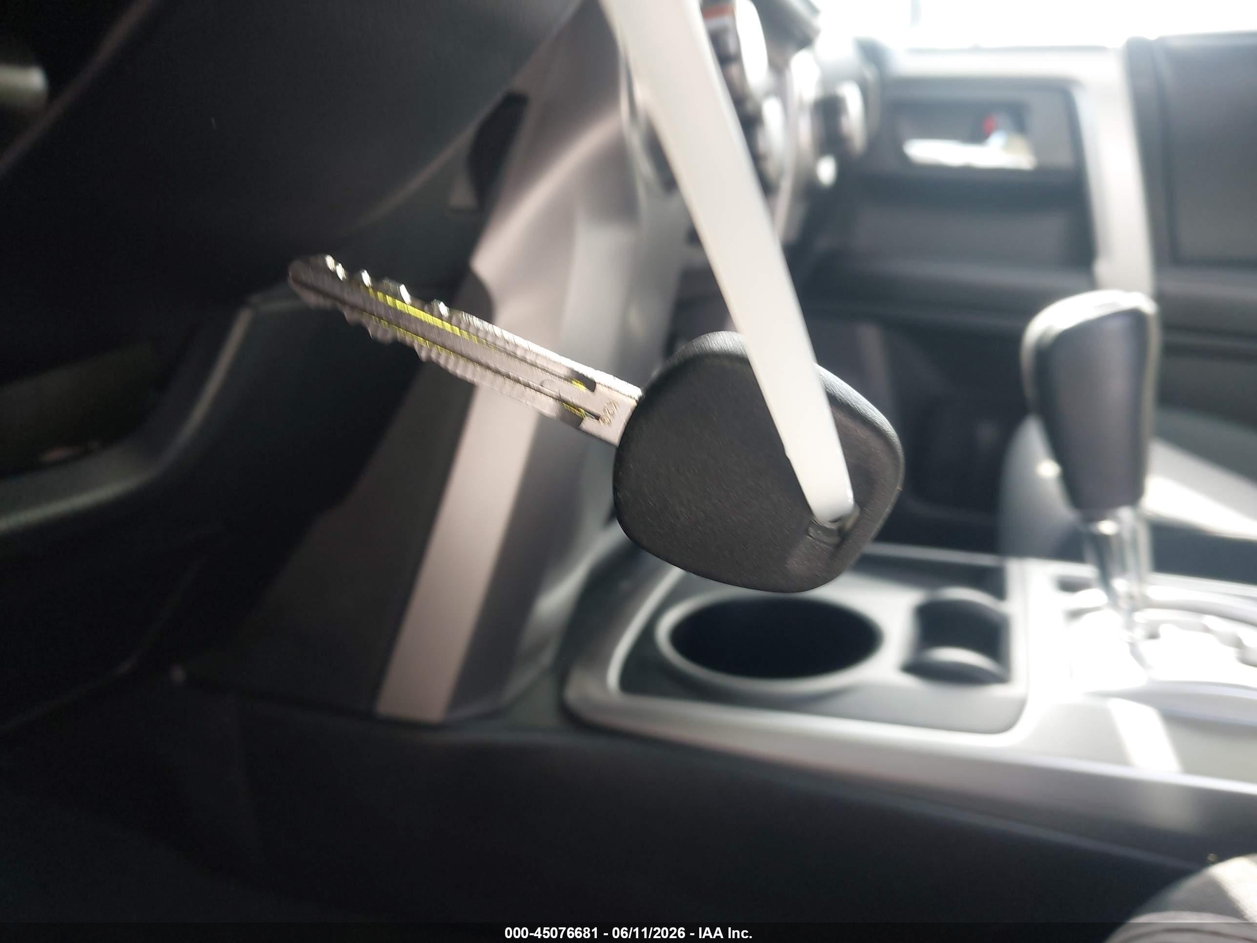 2014 Toyota 4runner Sr5 Серебряный vin: JTEZU5JR7E5069229