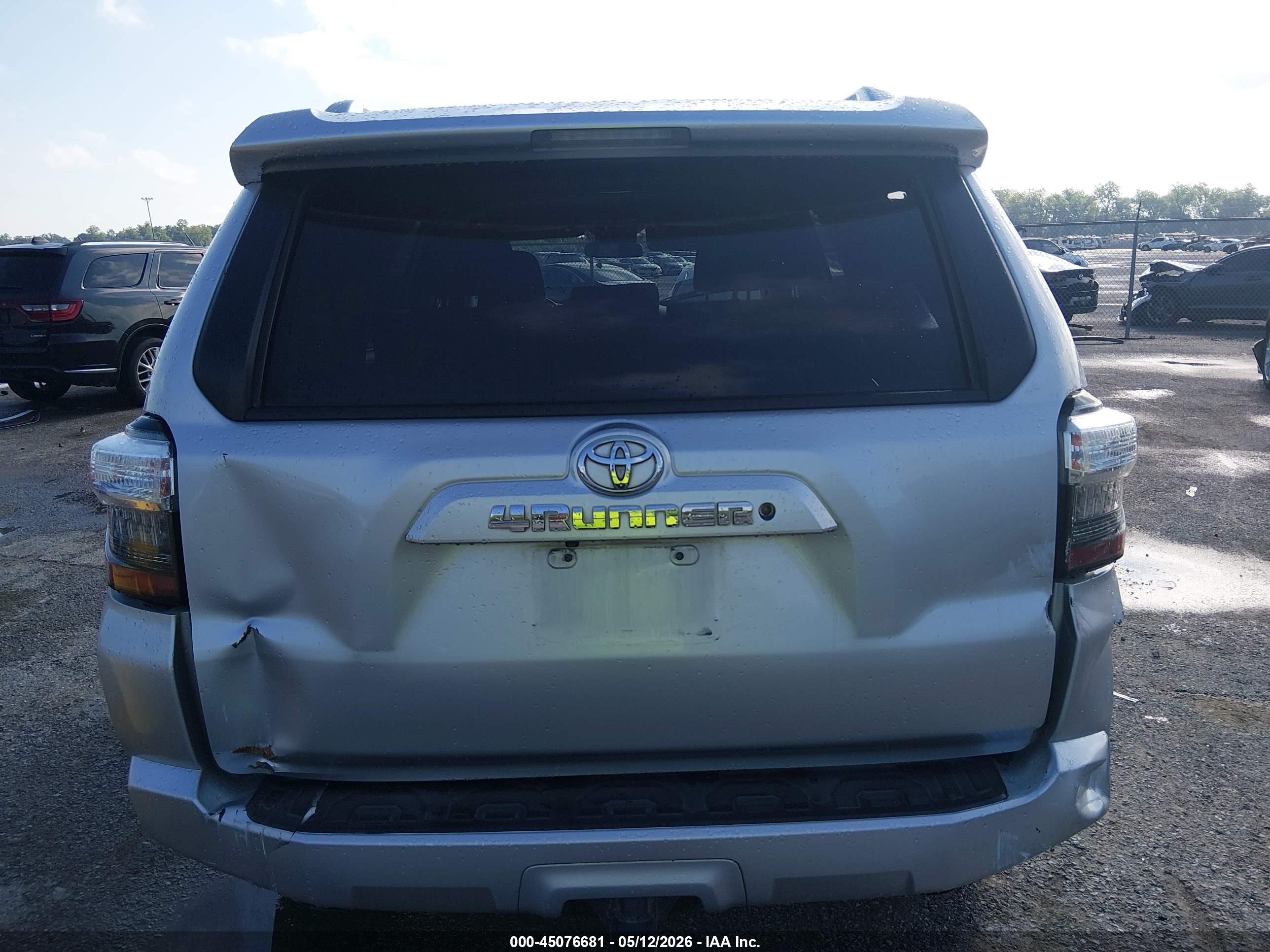 2014 Toyota 4runner Sr5 Серебряный vin: JTEZU5JR7E5069229