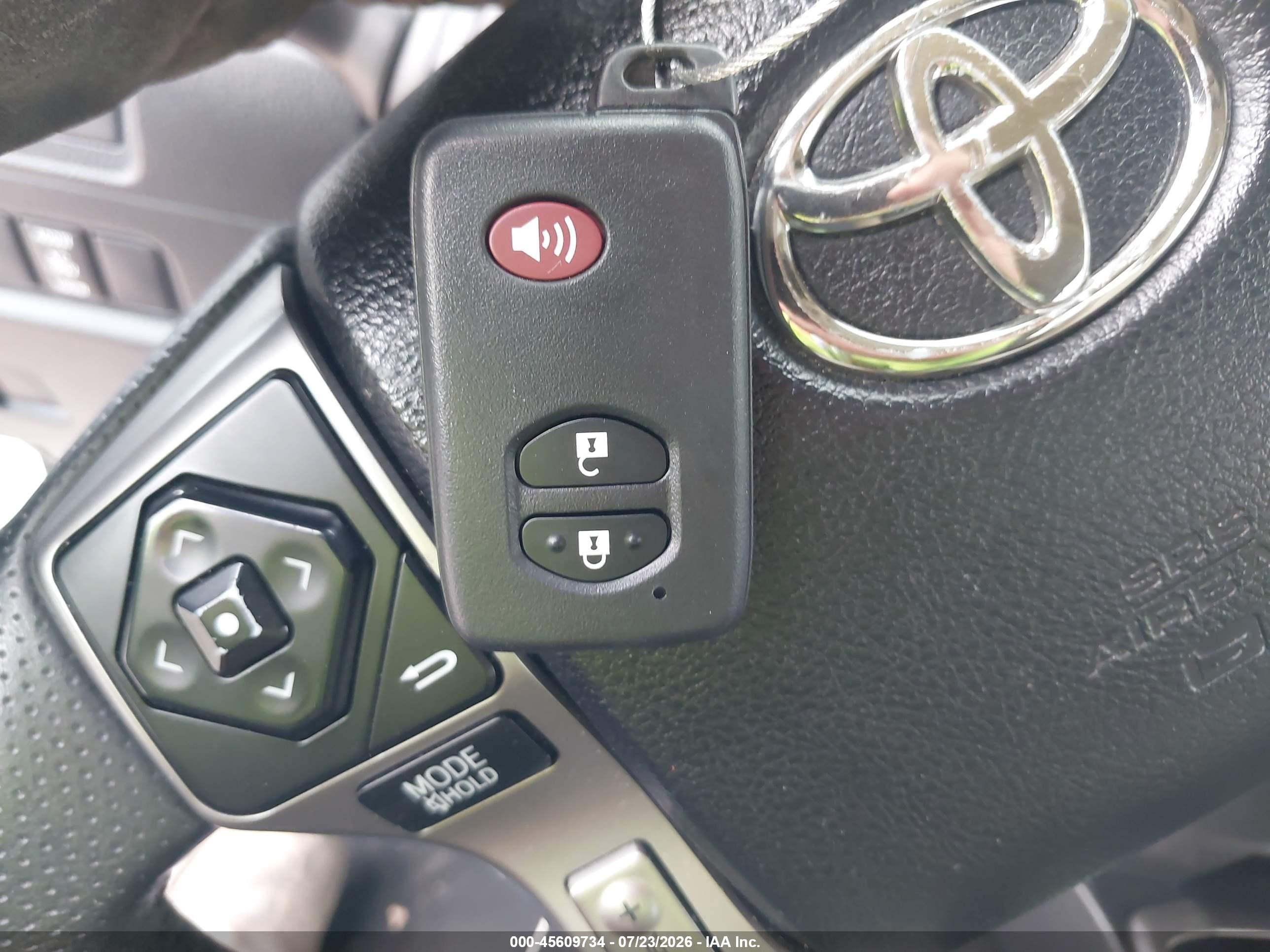 2015 Toyota 4runner Limited White vin: JTEZU5JR7F5108659