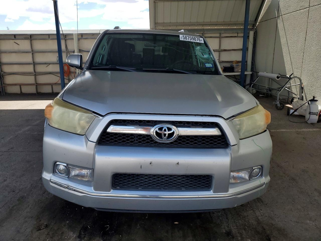 2011 Toyota 4runner Sr5 Серебряный vin: JTEZU5JR8B5031147