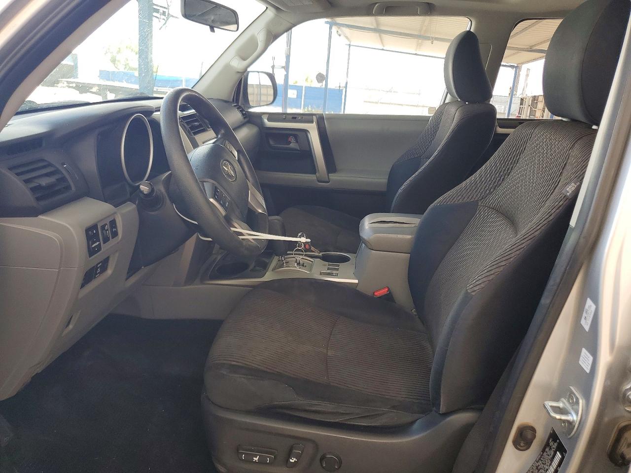 2011 Toyota 4runner Sr5 Серебряный vin: JTEZU5JR8B5031147