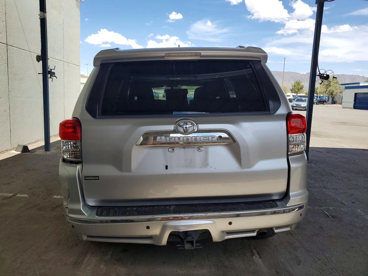 2011 Toyota 4runner Sr5 Серебряный vin: JTEZU5JR8B5031147
