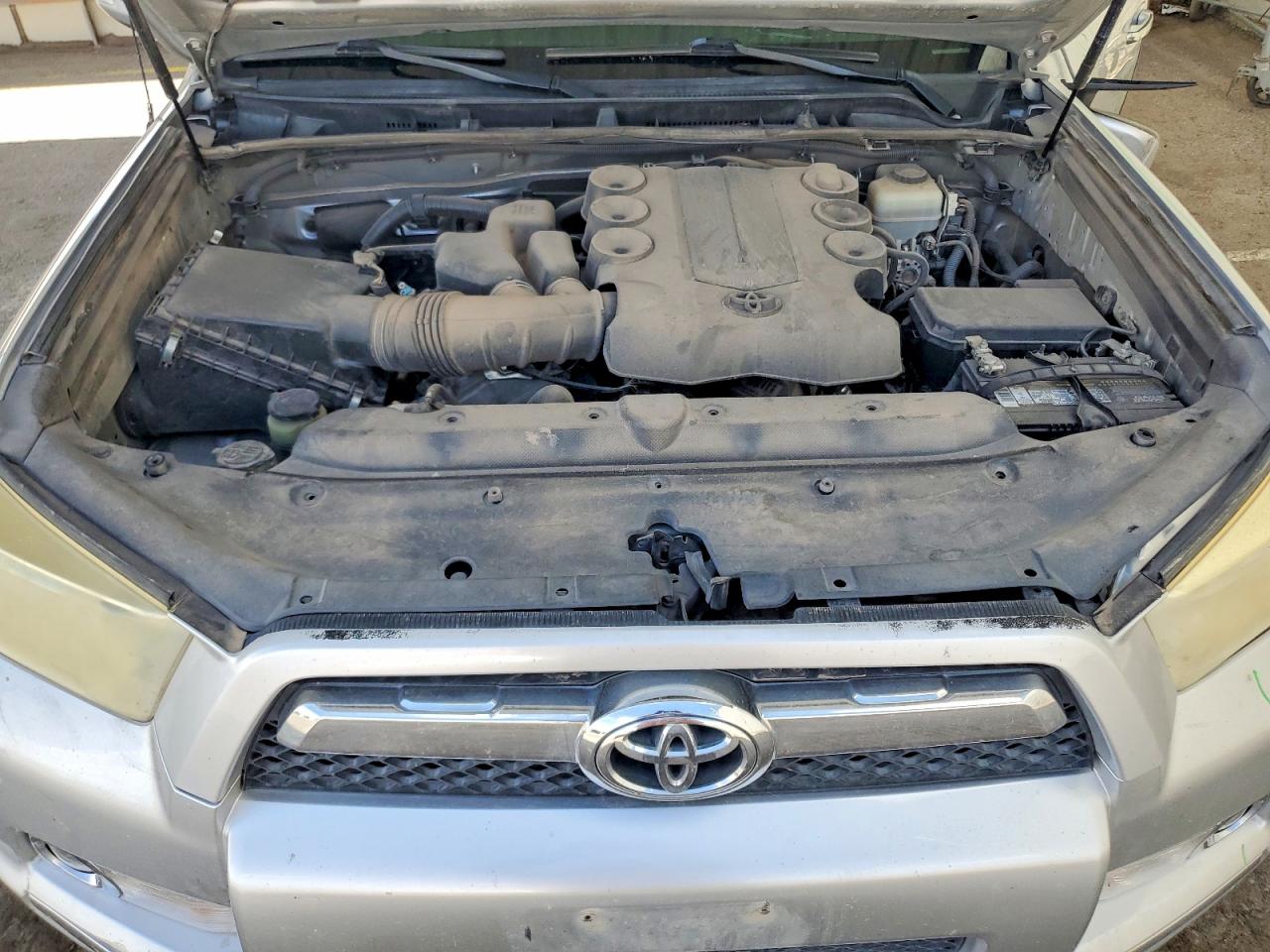 2011 Toyota 4runner Sr5 Серебряный vin: JTEZU5JR8B5031147