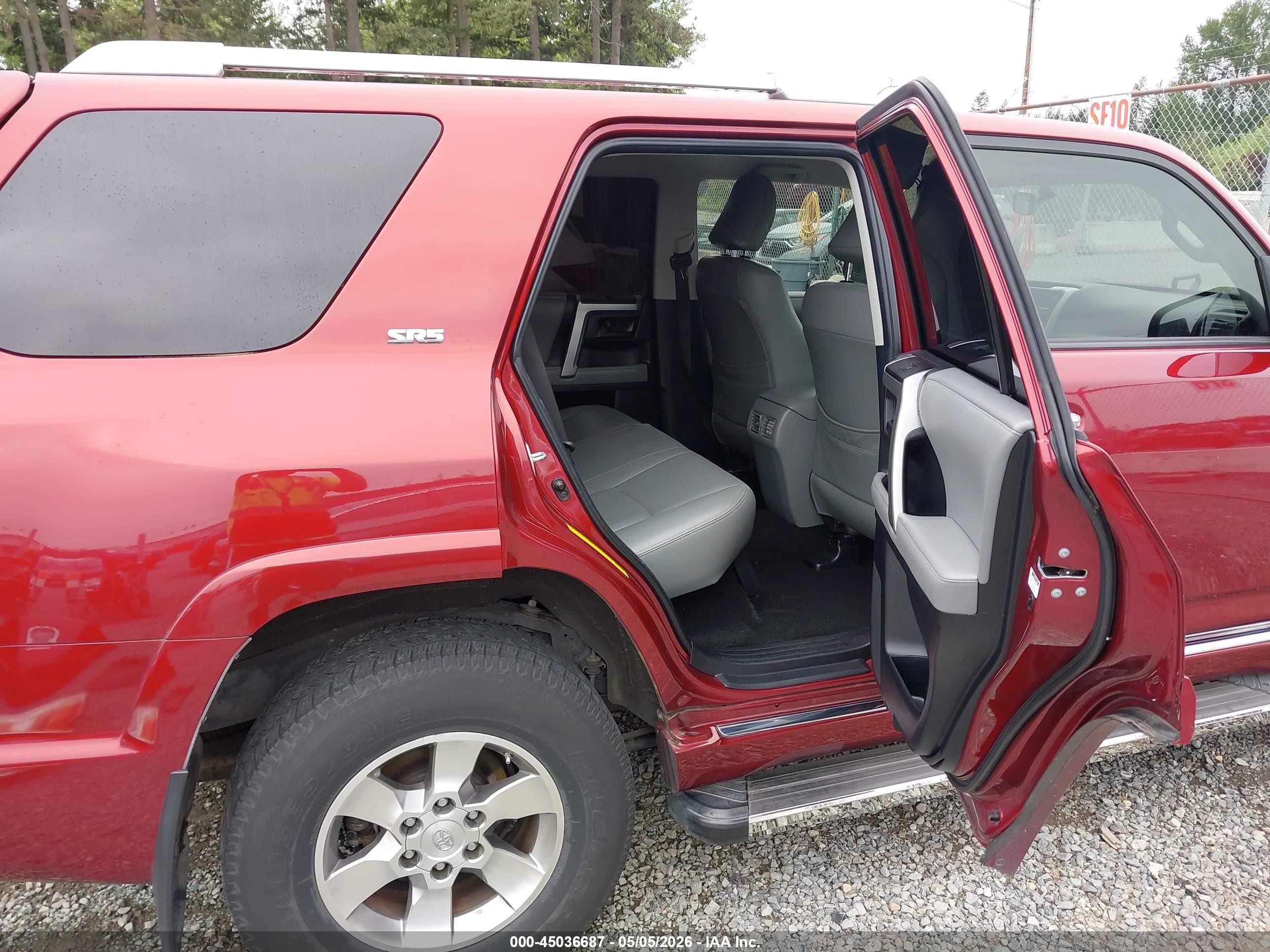 2012 Toyota 4runner Sr5 Red vin: JTEZU5JR8C5038696