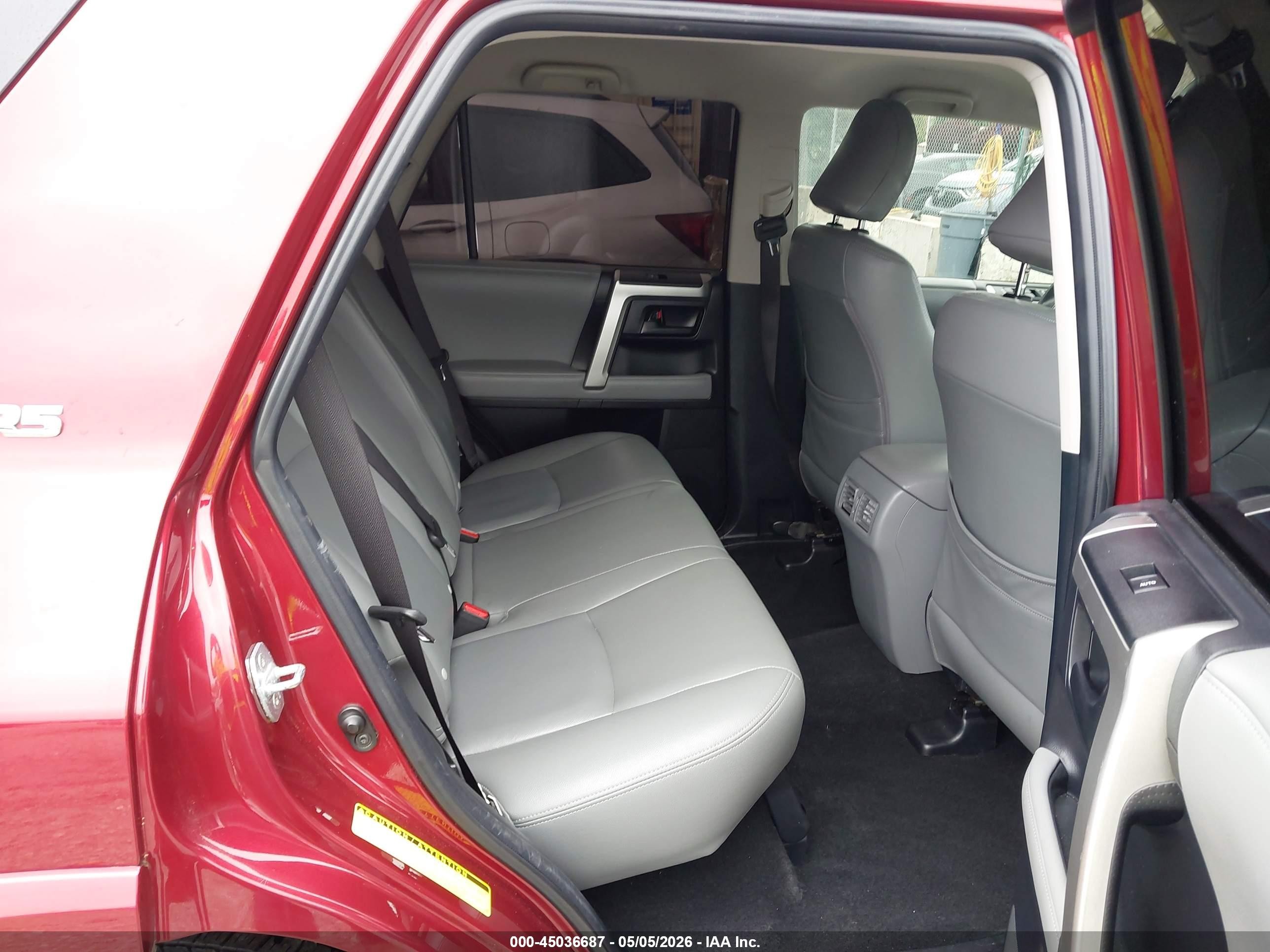 2012 Toyota 4runner Sr5 Red vin: JTEZU5JR8C5038696