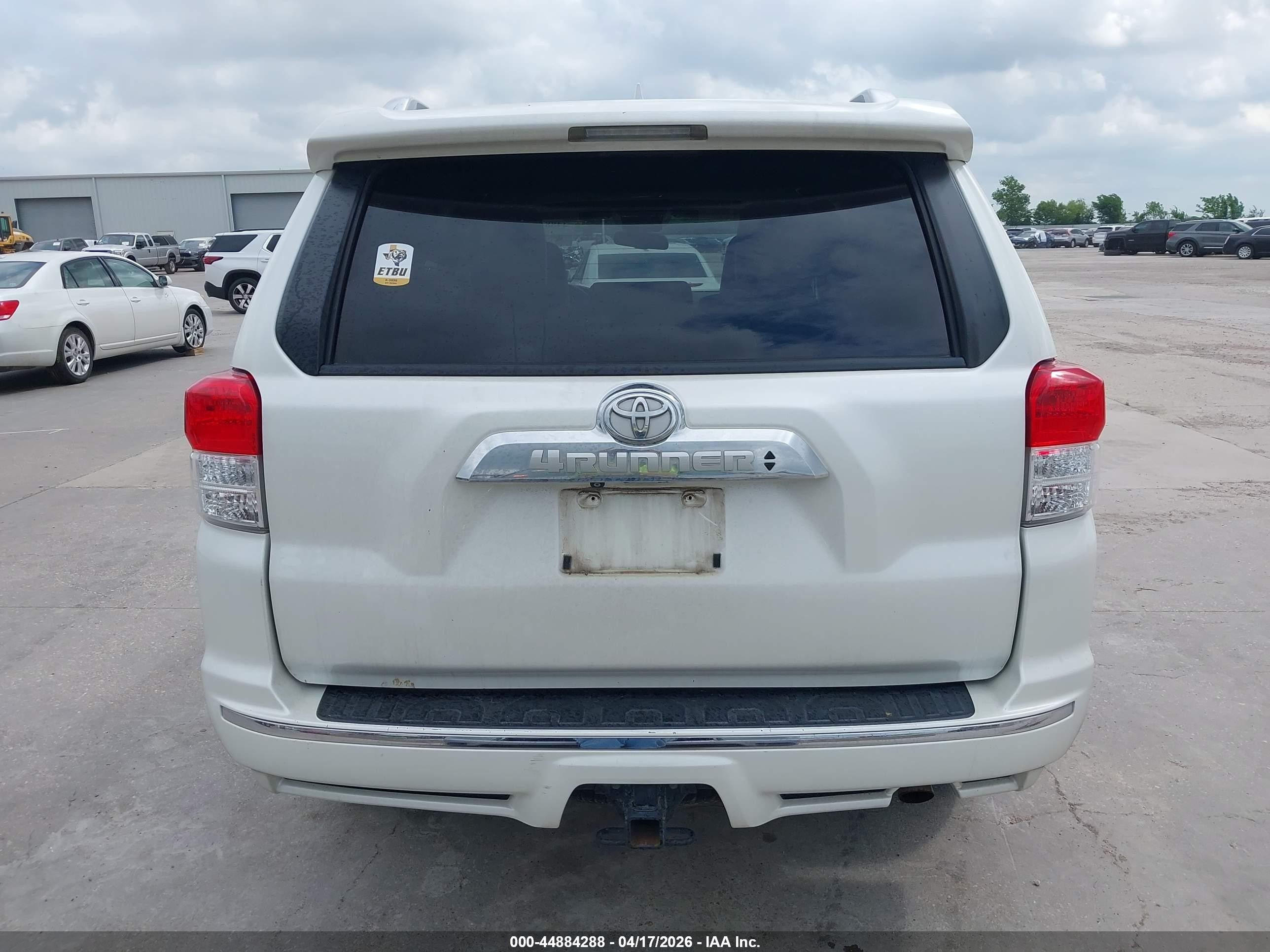 2013 Toyota 4runner Limited White vin: JTEZU5JR8D5046587