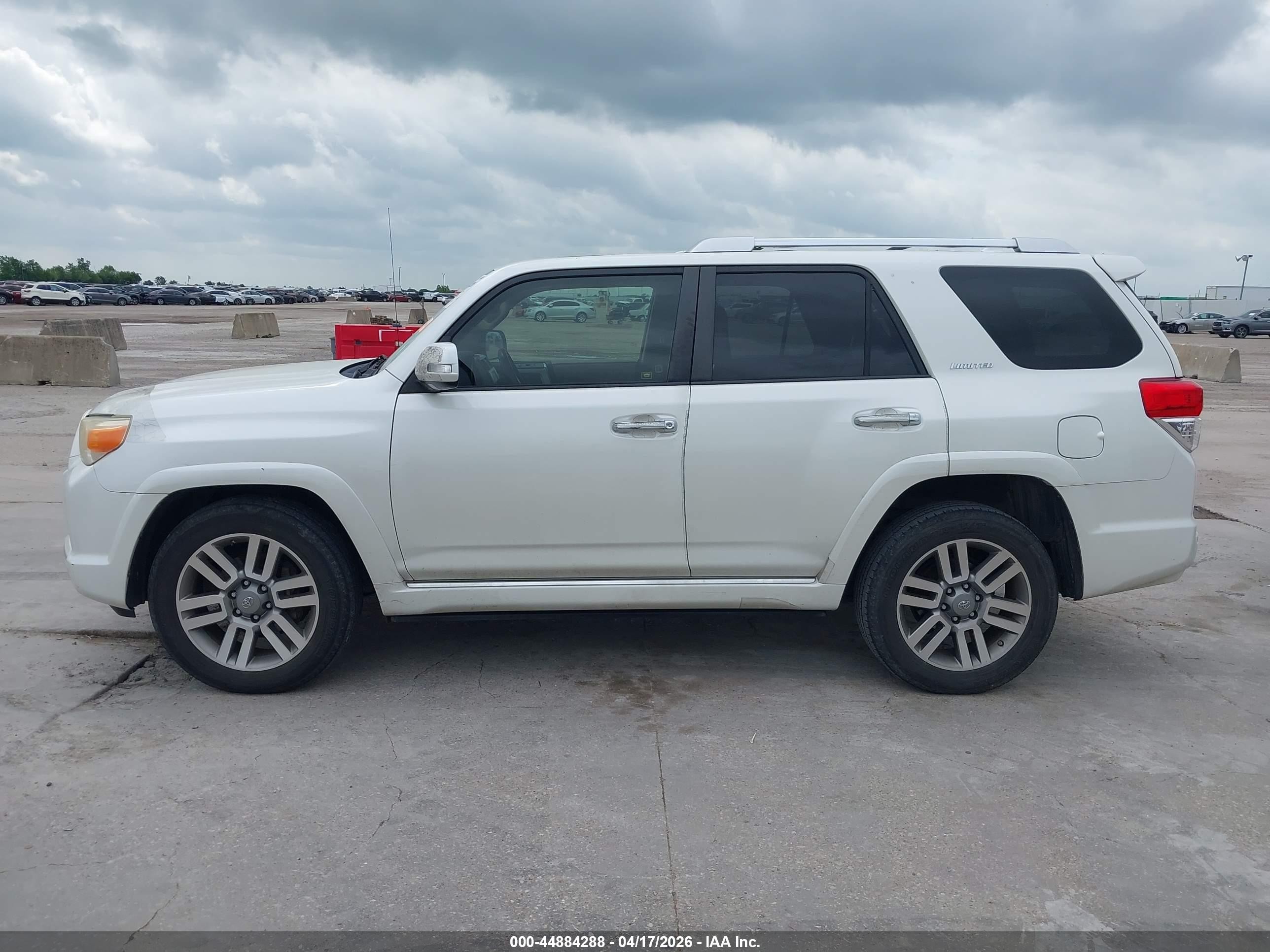 2013 Toyota 4runner Limited White vin: JTEZU5JR8D5046587