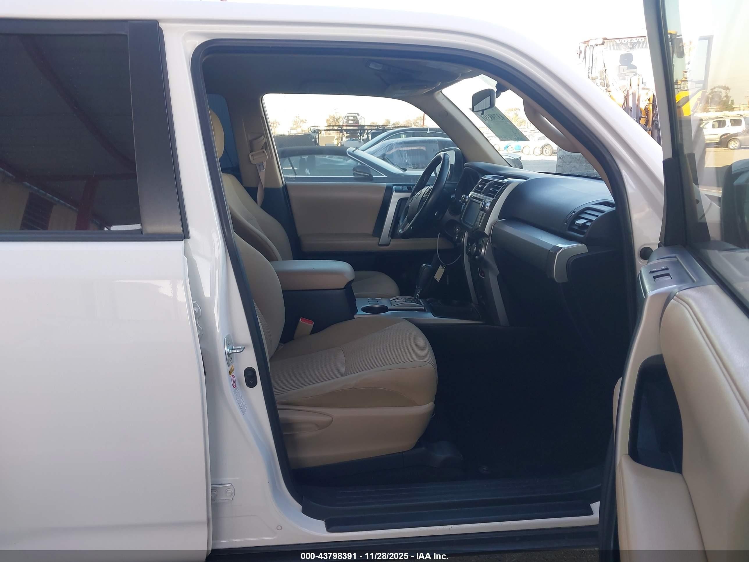 2015 Toyota 4runner Sr5 White vin: JTEZU5JR8F5107388